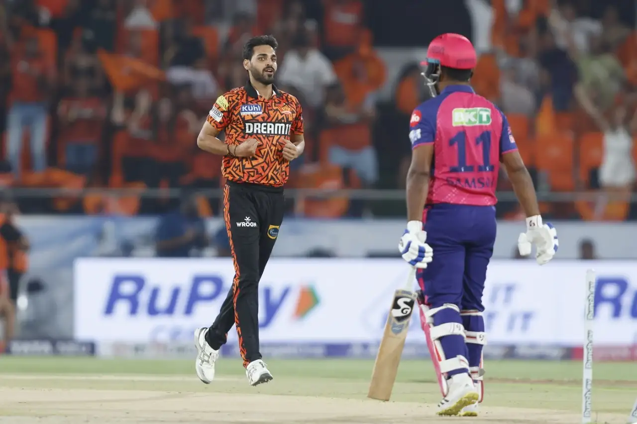Bhuvneshwar Kumar bowling in IPL