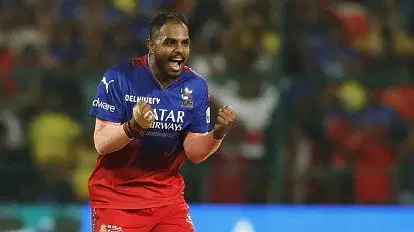 Yash Dayal celebrates MS Dhoni's wicket in IPL 2024