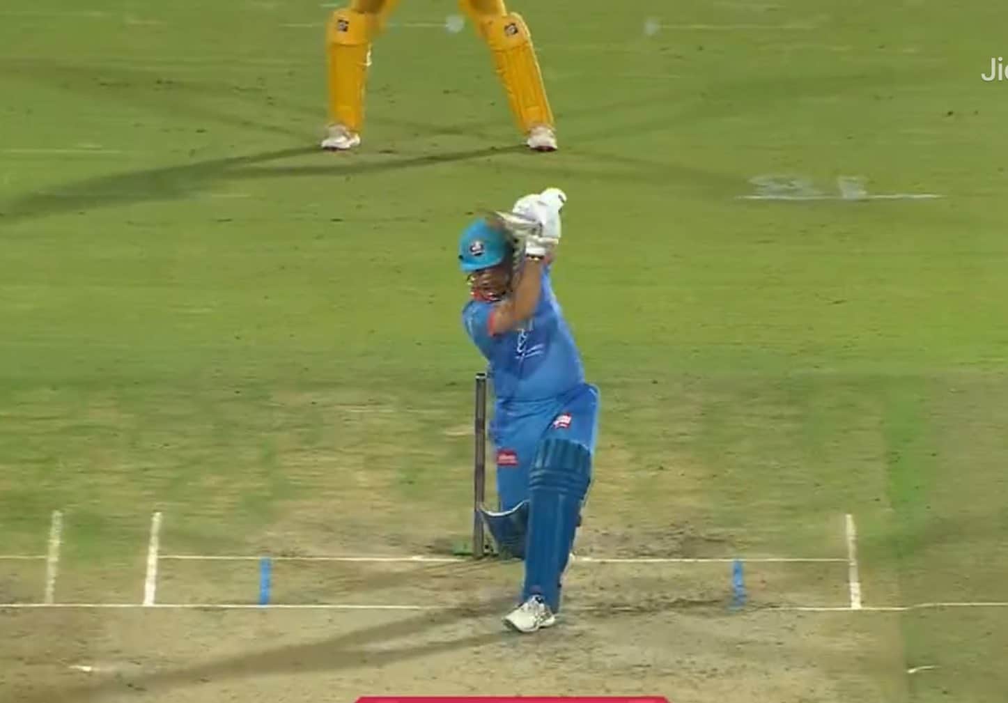 मास्टर ब्लास्टर ने पुरानी यादें ताजा करवाई...ठोका 28 गेंदों में अर्धशतक