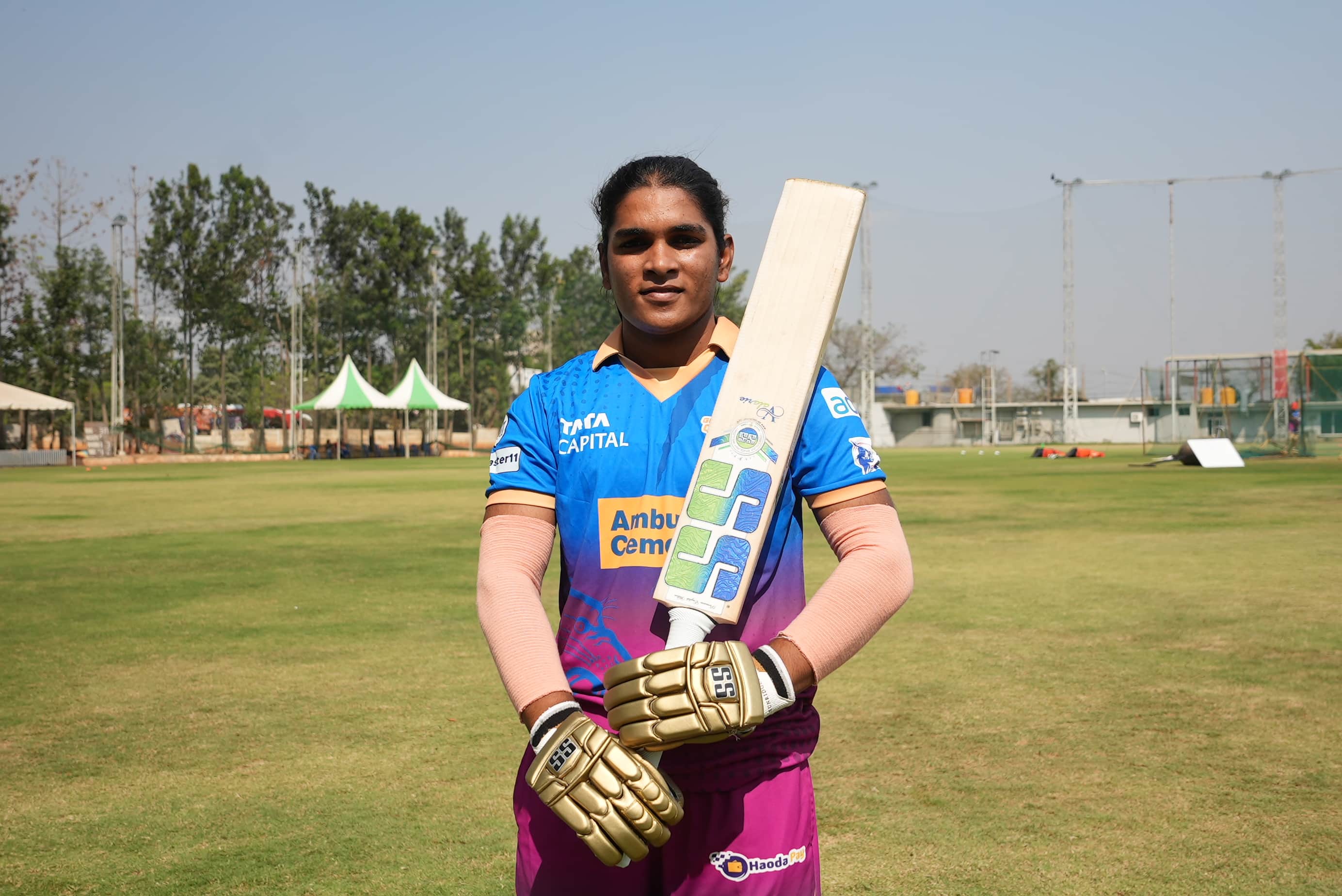 Simran Shaikh playing for Gujarat Giants