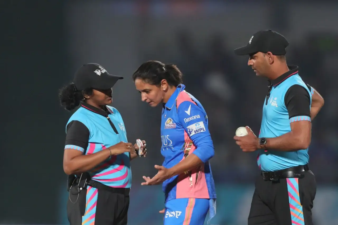 WPL 2025: Why Was Harmanpreet Kaur Reprimanded & Fined?
