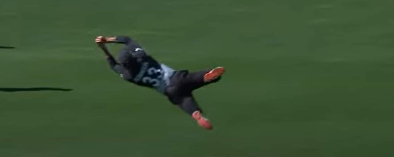 WATCH: New Zealand's Tim Robinson Replicates Glenn Phillips; Takes a Screamer At Point