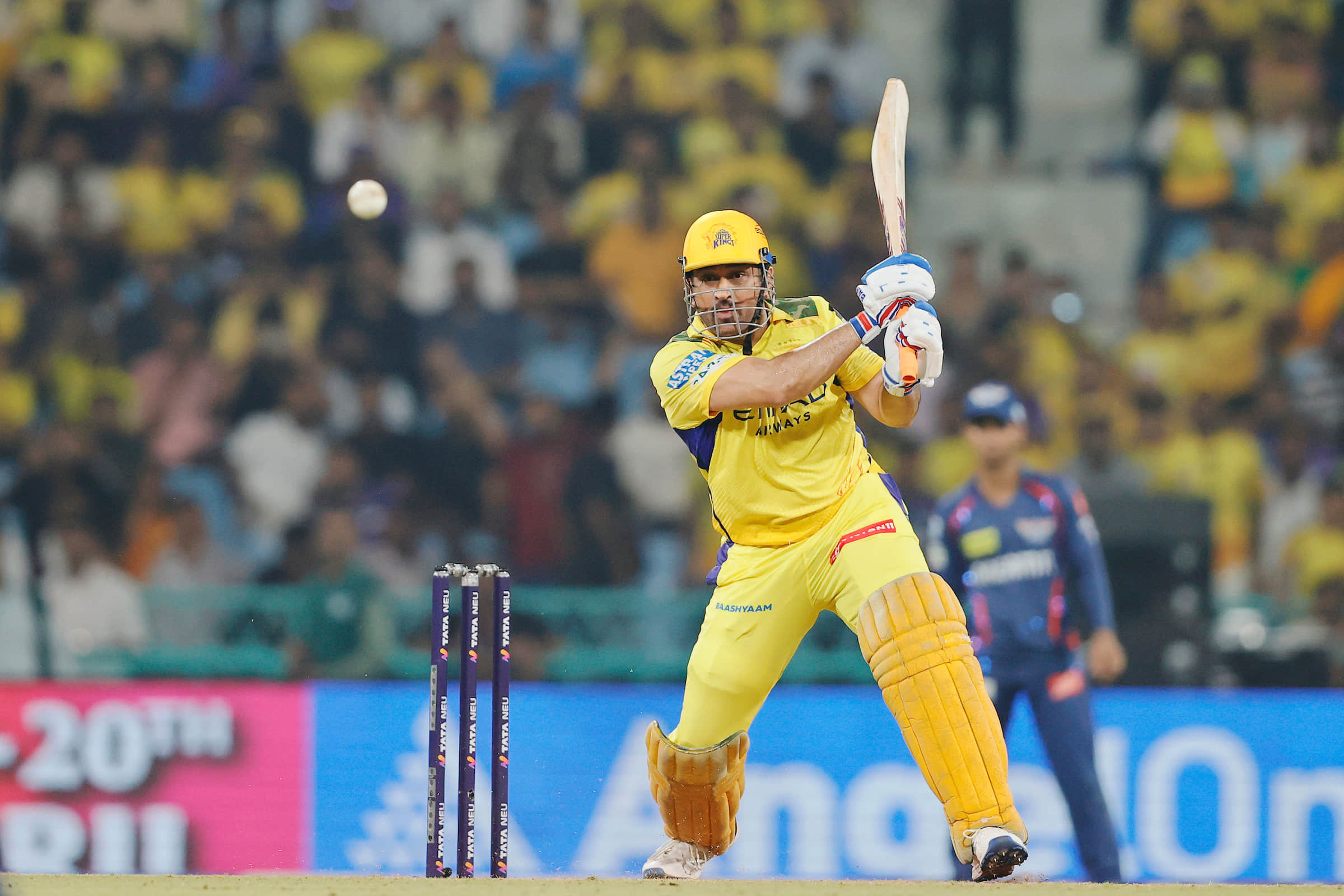 WATCH: Dhoni Does What Dhoni Does Best, Finishes Things Off In Style With 11-Ball 26*