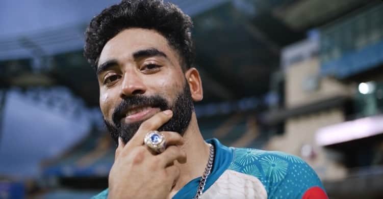 देर आए, दुरुस्त आए! रोहित शर्मा ने सिराज को पहनाई WC चैंपियन वाली अंगूठी