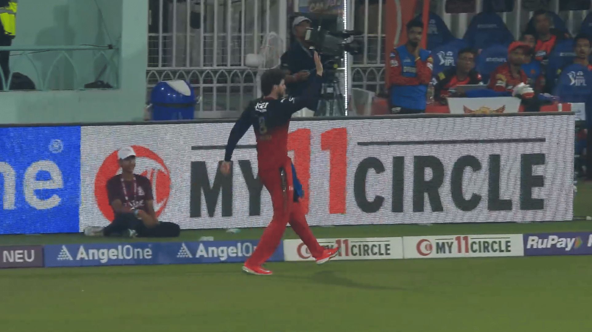 HUGE WORRY For RCB As Tim David Pulls Hamstring And Walks Off The Field