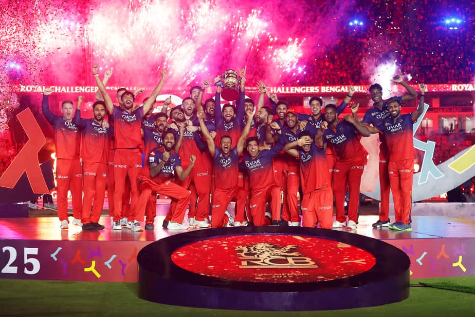 RCB Victory Parade 2025 Details: जानें बेंगलुरु में कितने बजे निकलेगा विजय जुलुस, देखें रूट से लेकर लाइव स्ट्रीमिंग तक पूरी जानकारी 