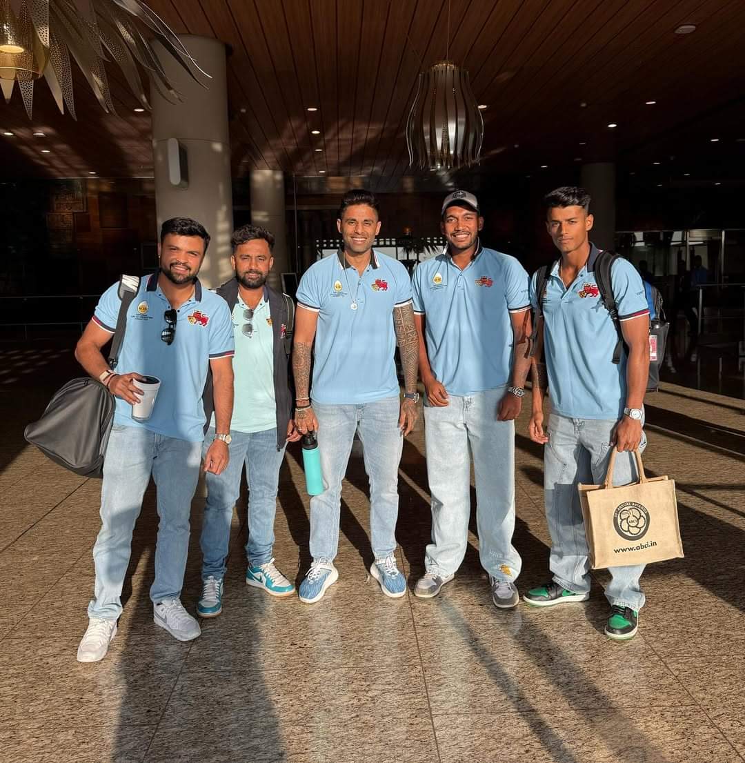 Atharva Ankolekar with his other Mumbai teammates