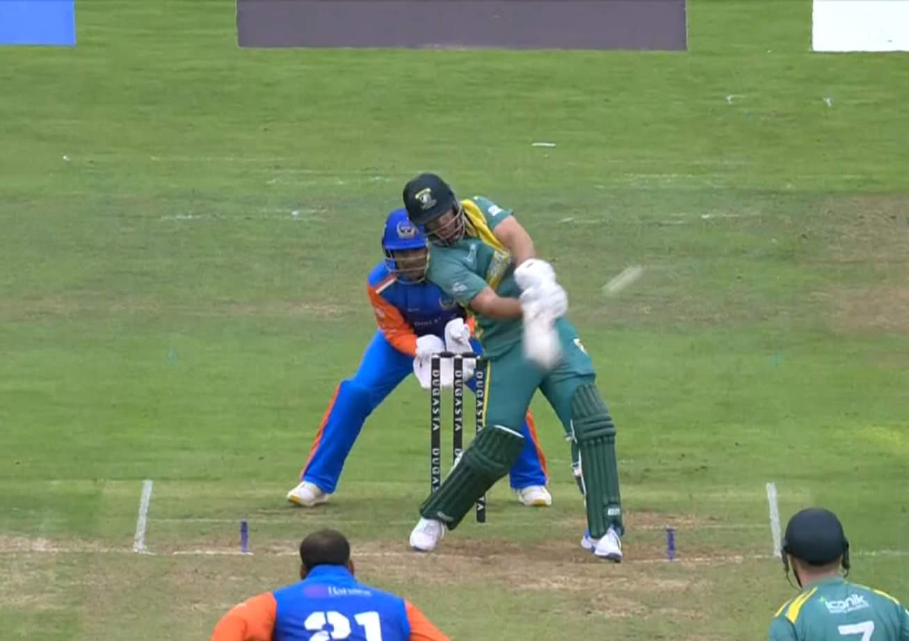 WATCH: AB de Villiers Turns Back Clock With Strokeful Fifty Against India