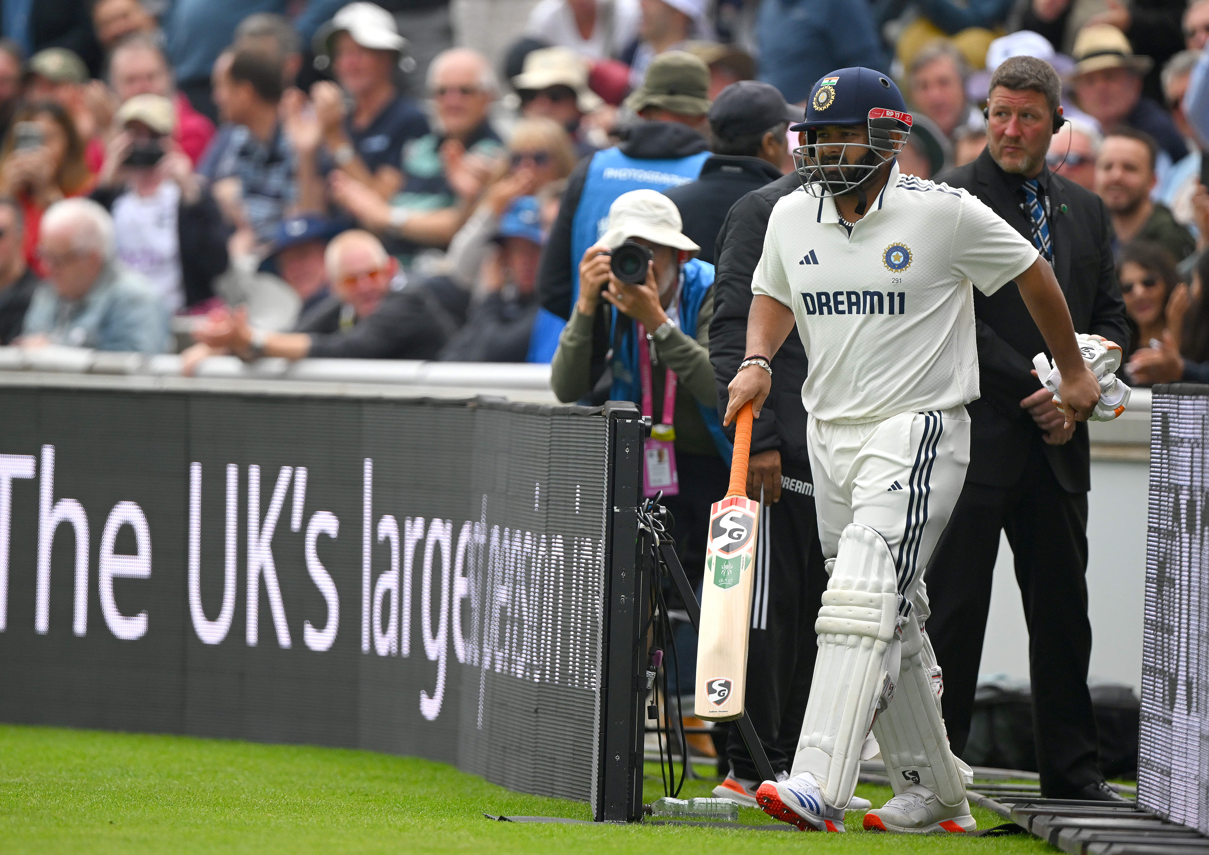 Fractured Toe, Roaring Crowd - Rishabh Pant Walks Out To Bat Like A Warrior In Manchester