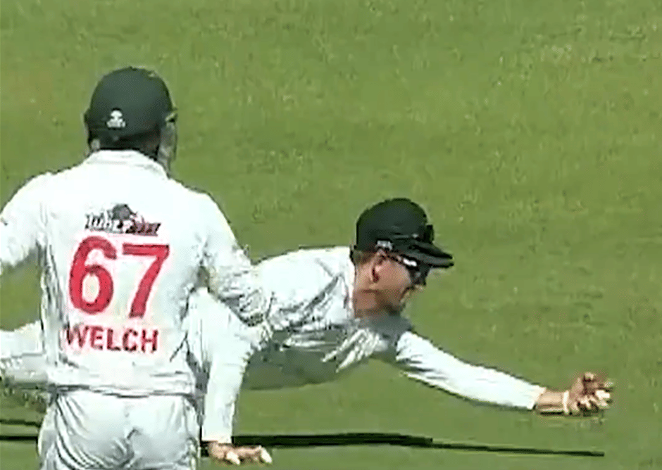 Watch: Craig Ervine Hangs On To One-Handed Stunner In 2nd Attempt