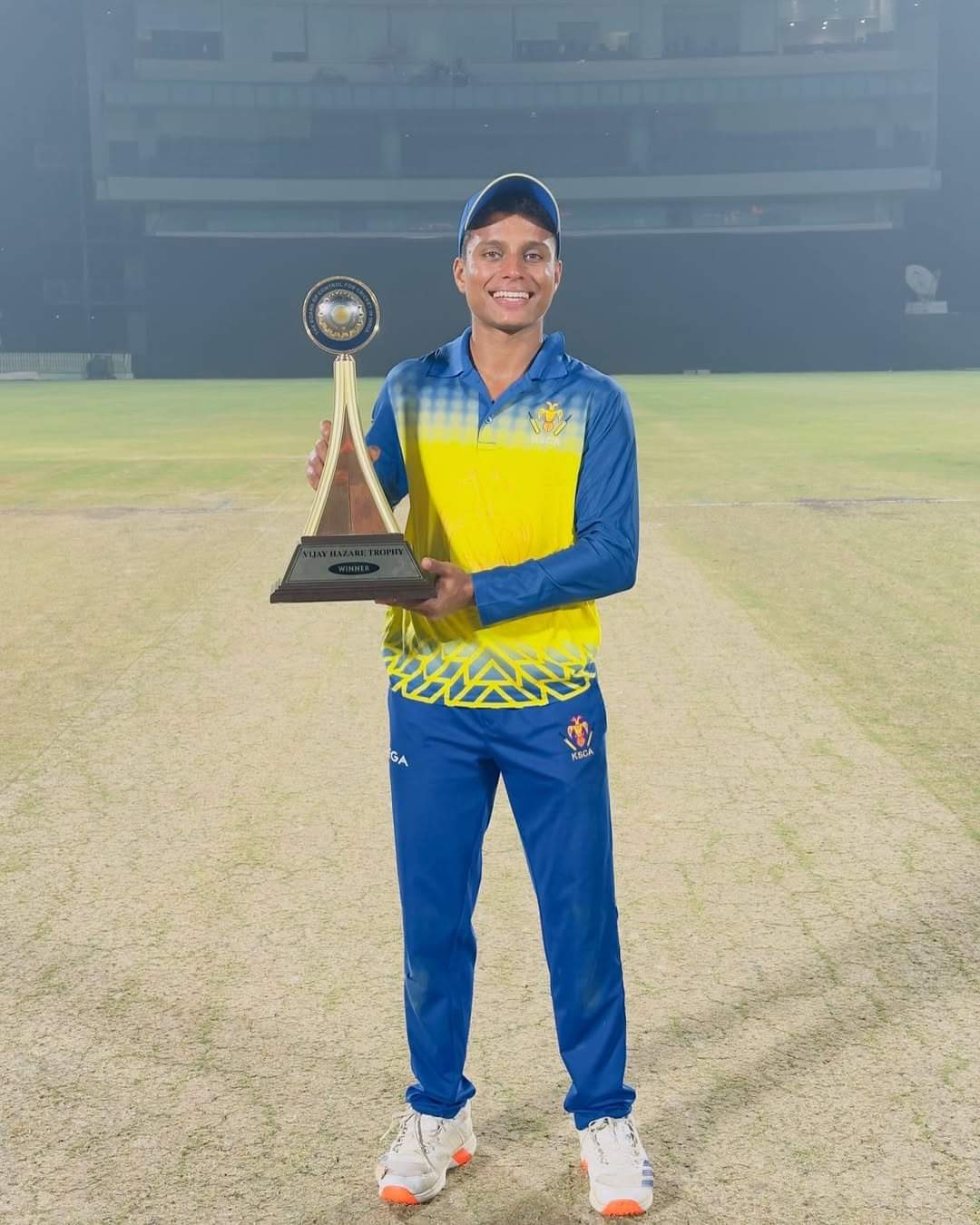 Aneesh lifting the Vijay Hazare Trophy after win against Vidarbha