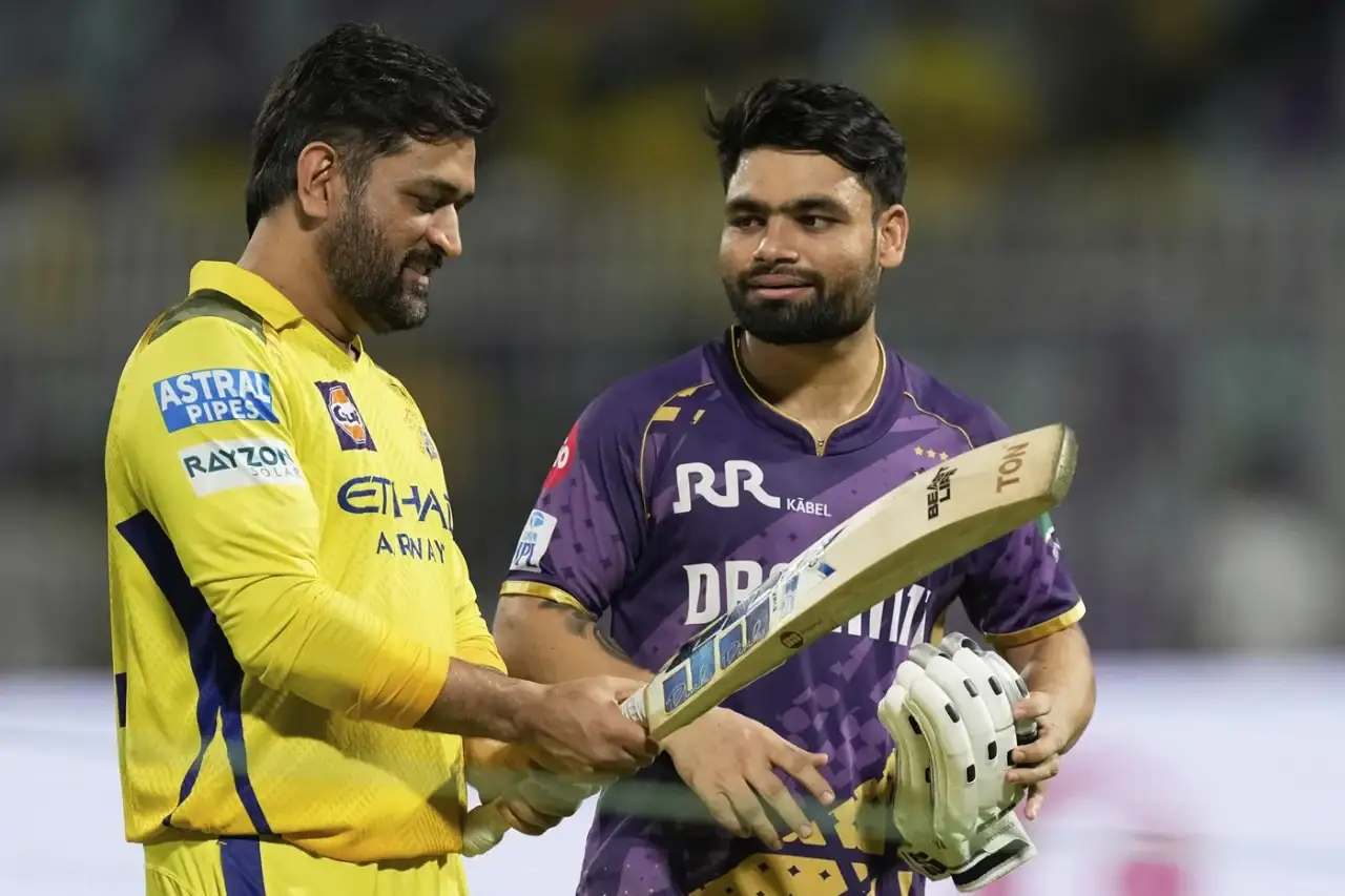 KKR's Rinku Singh in a chat with CSK's captain and finisher, MS Dhoni
