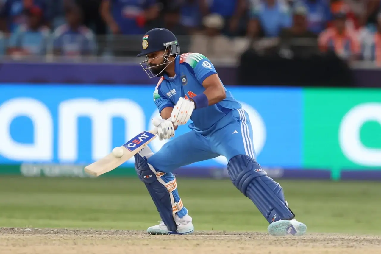 "Unfair" - Dinesh Karthik Slams Shreyas Iyer’s Asia Cup 2025 Exclusion