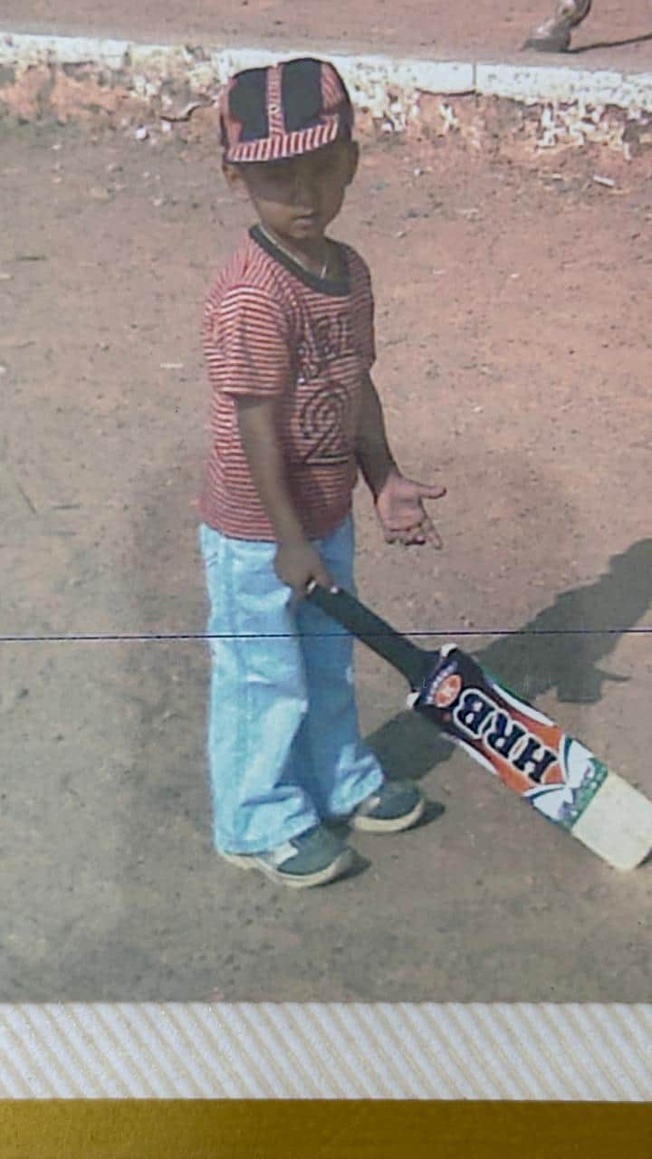 Hardik Raj at a young age with the bat in his hand