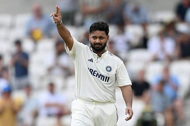 चौंकाने वाला फैसला! चोट के कारण गिल हुए बाहर, विकेटकीपर ऋषभ पंत अब भारत के टेस्ट कप्तान