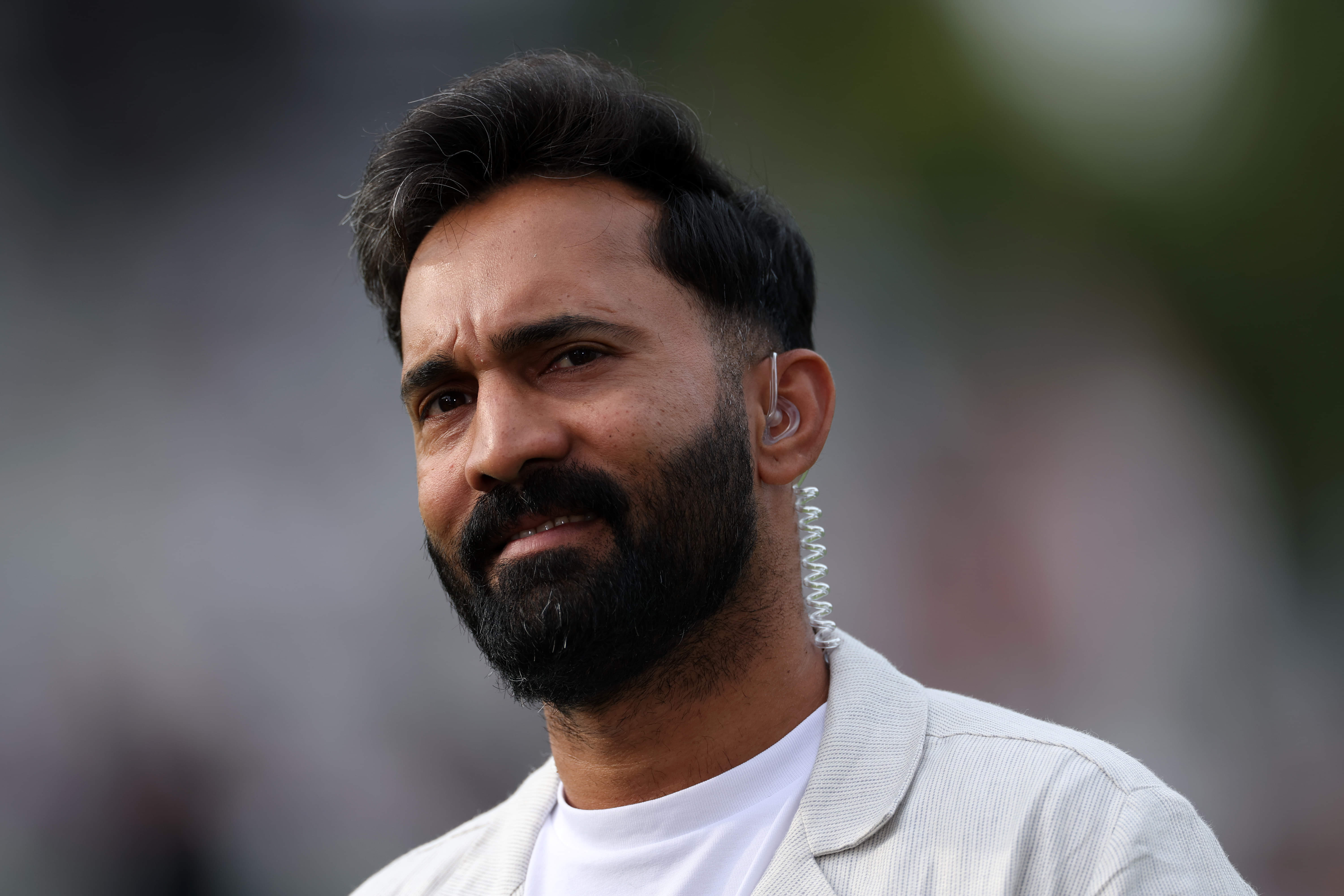 Ashes:19 Wickets On Opening Day And Dinesh Karthik Can't Keep Calm But Compare