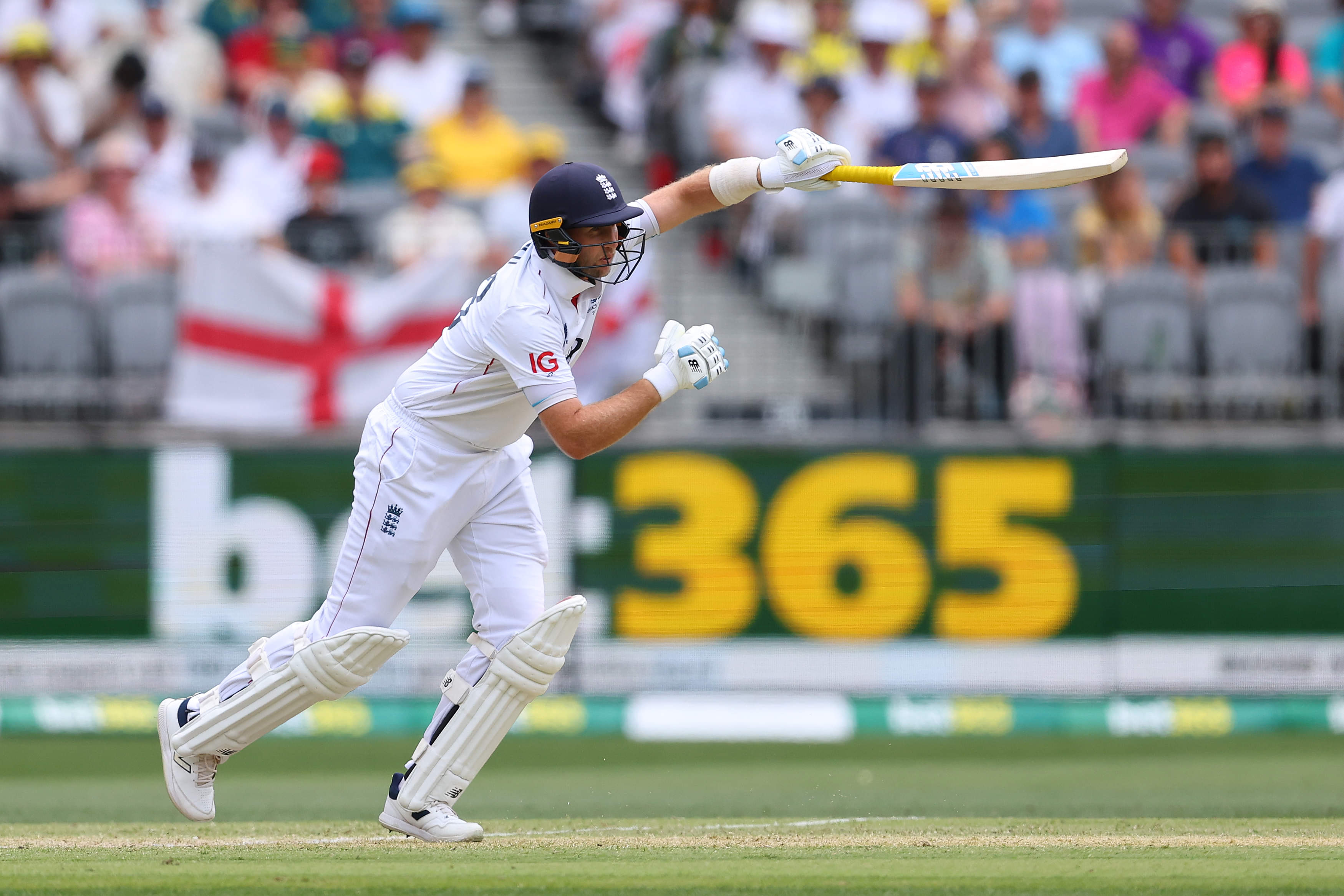 0 & 8 - Root Off To NIGHTMARE START In Ashes As His Australia Woes Continue