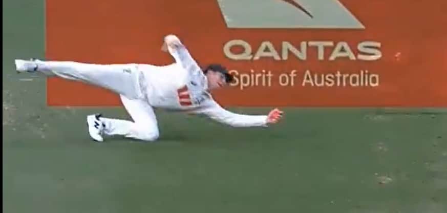 WATCH: Smith Takes Revenge On Will Jacks With OUTRAGEOUS One-Handed Grab At Slip