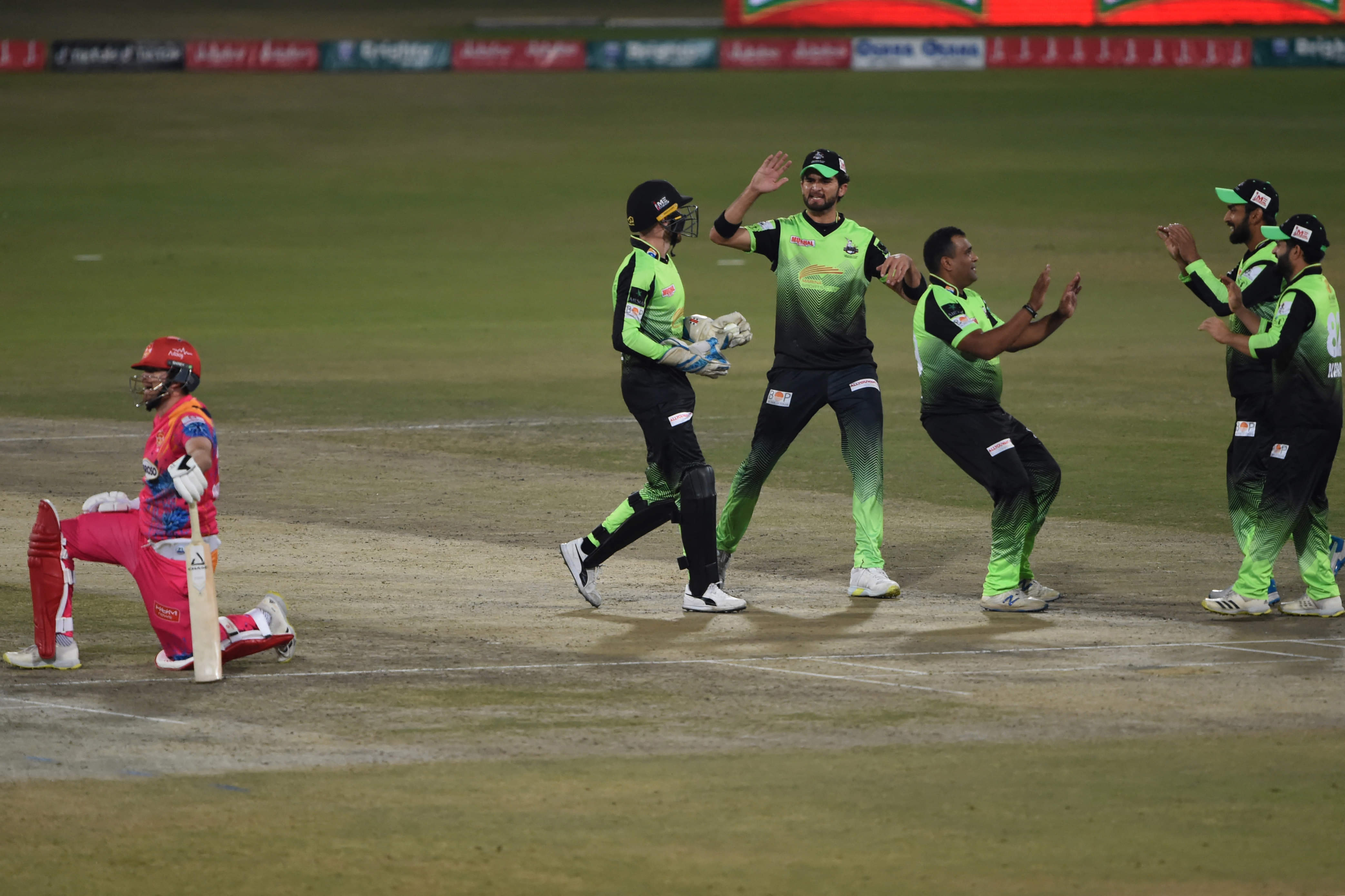 Lahore squeeze past Islamabad to go through to PSL final