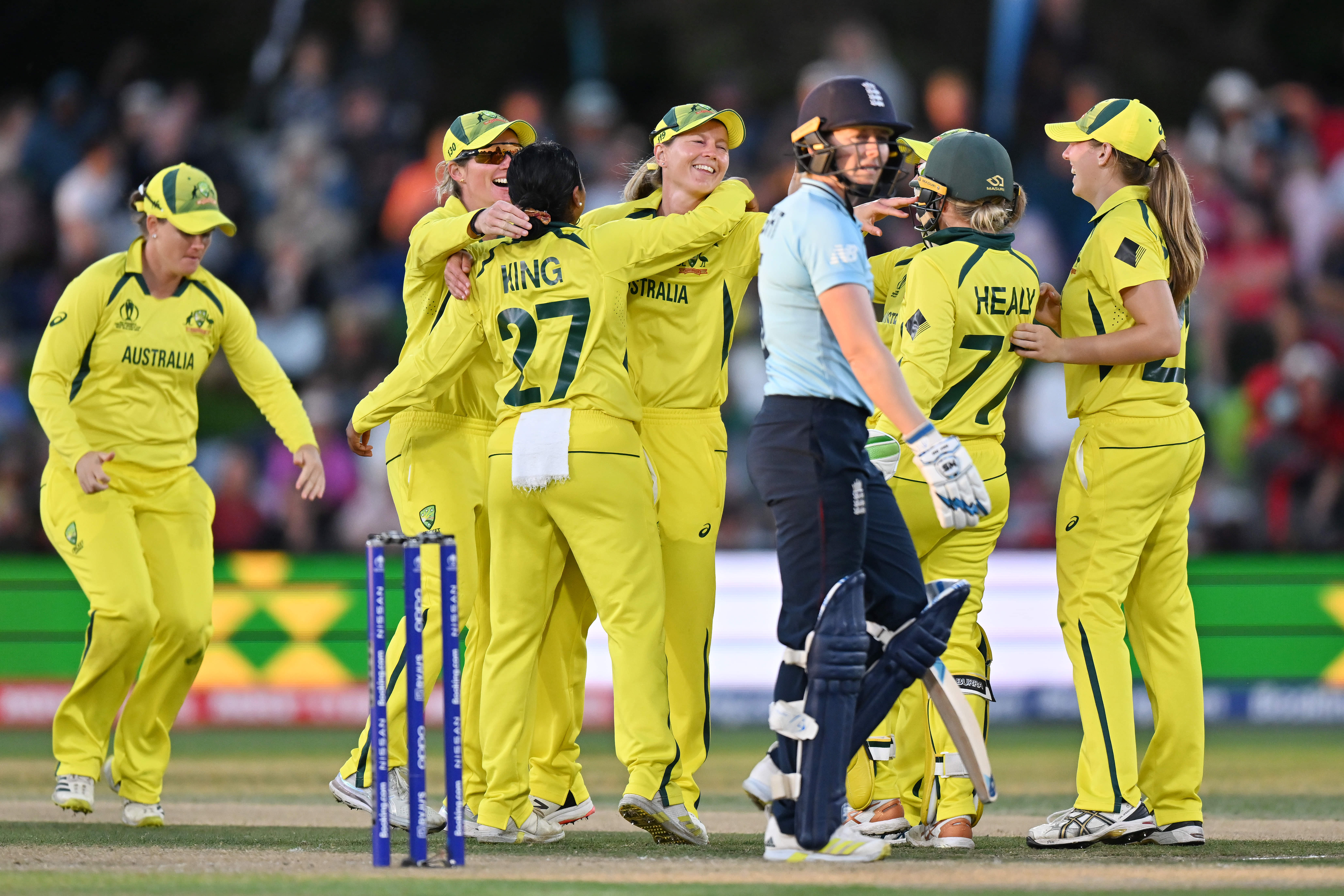 Australia hammer England by 71 runs to clinch the World Cup