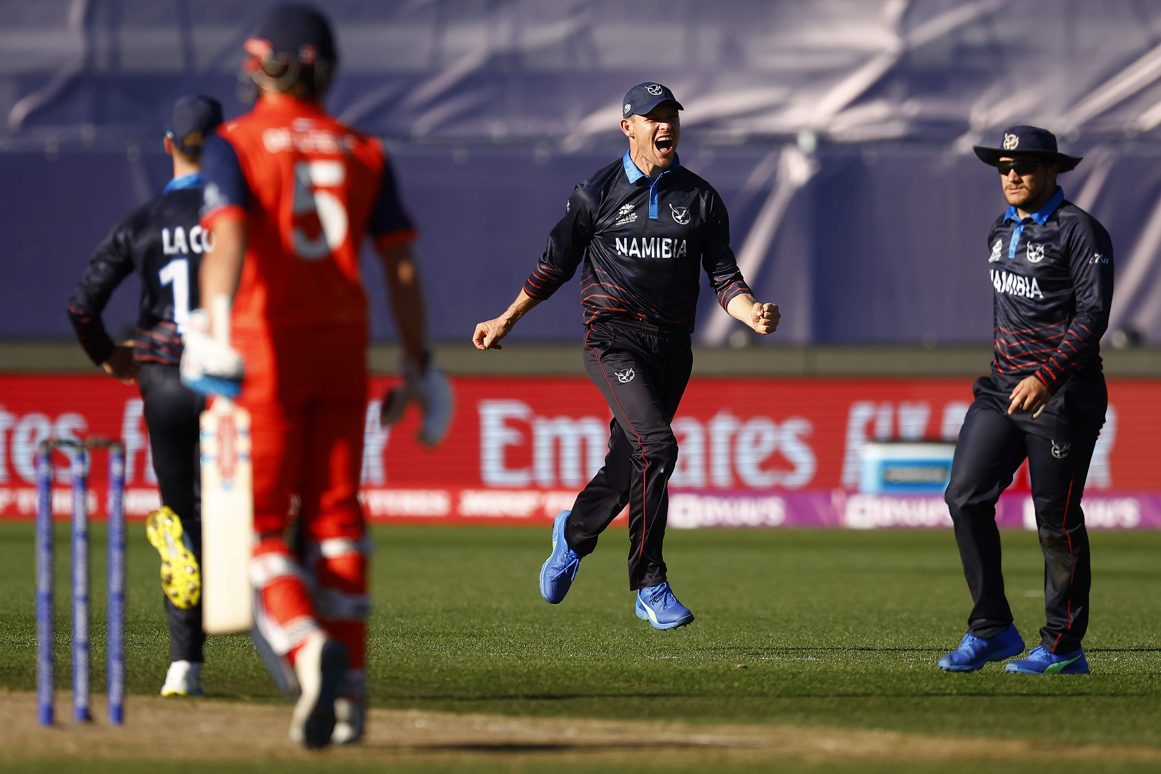 As it happened: Ice-cool de Leede guides Netherlands to a win in tense finish