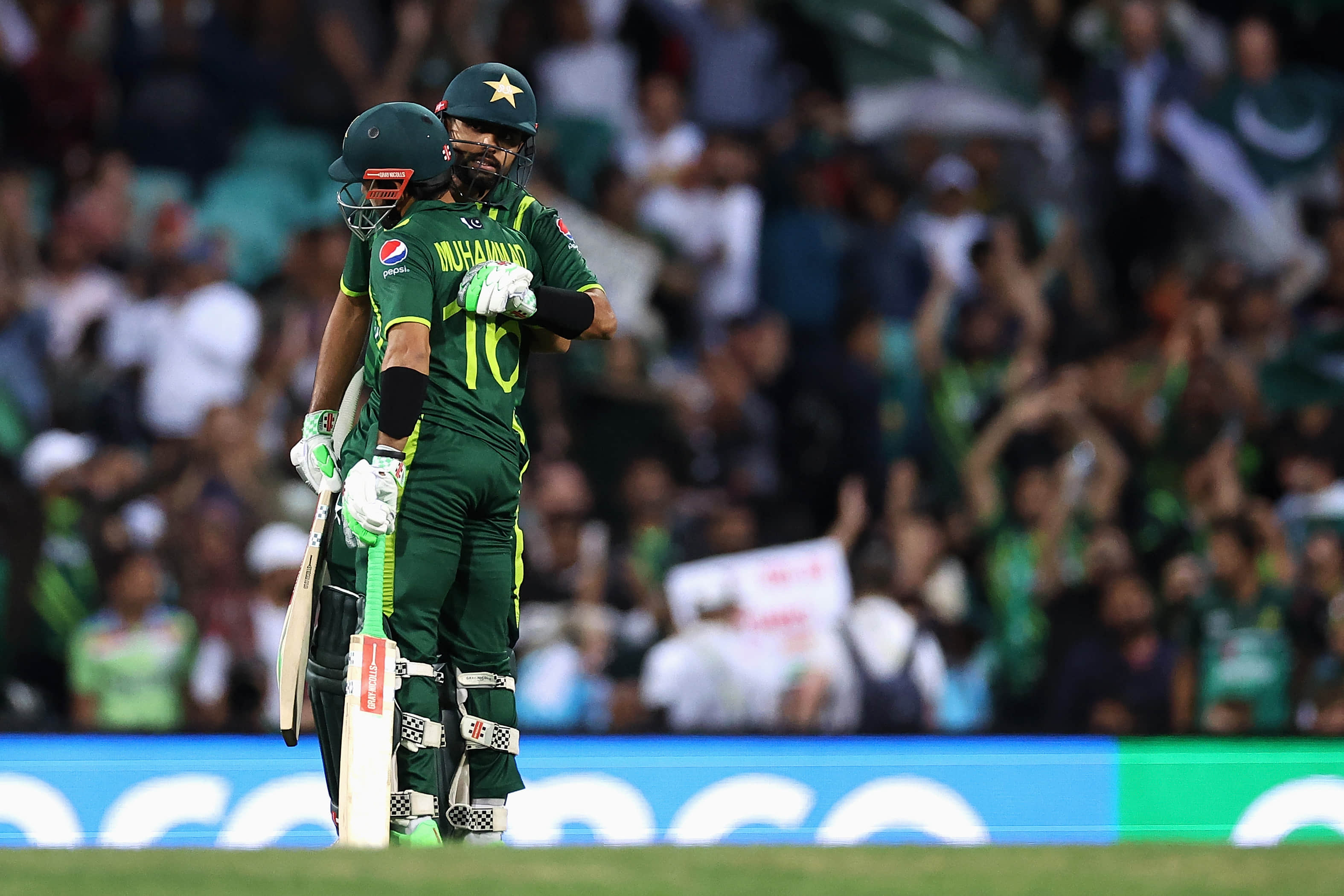 As it happened - Big stars step up to lead Pakistan to the grand final