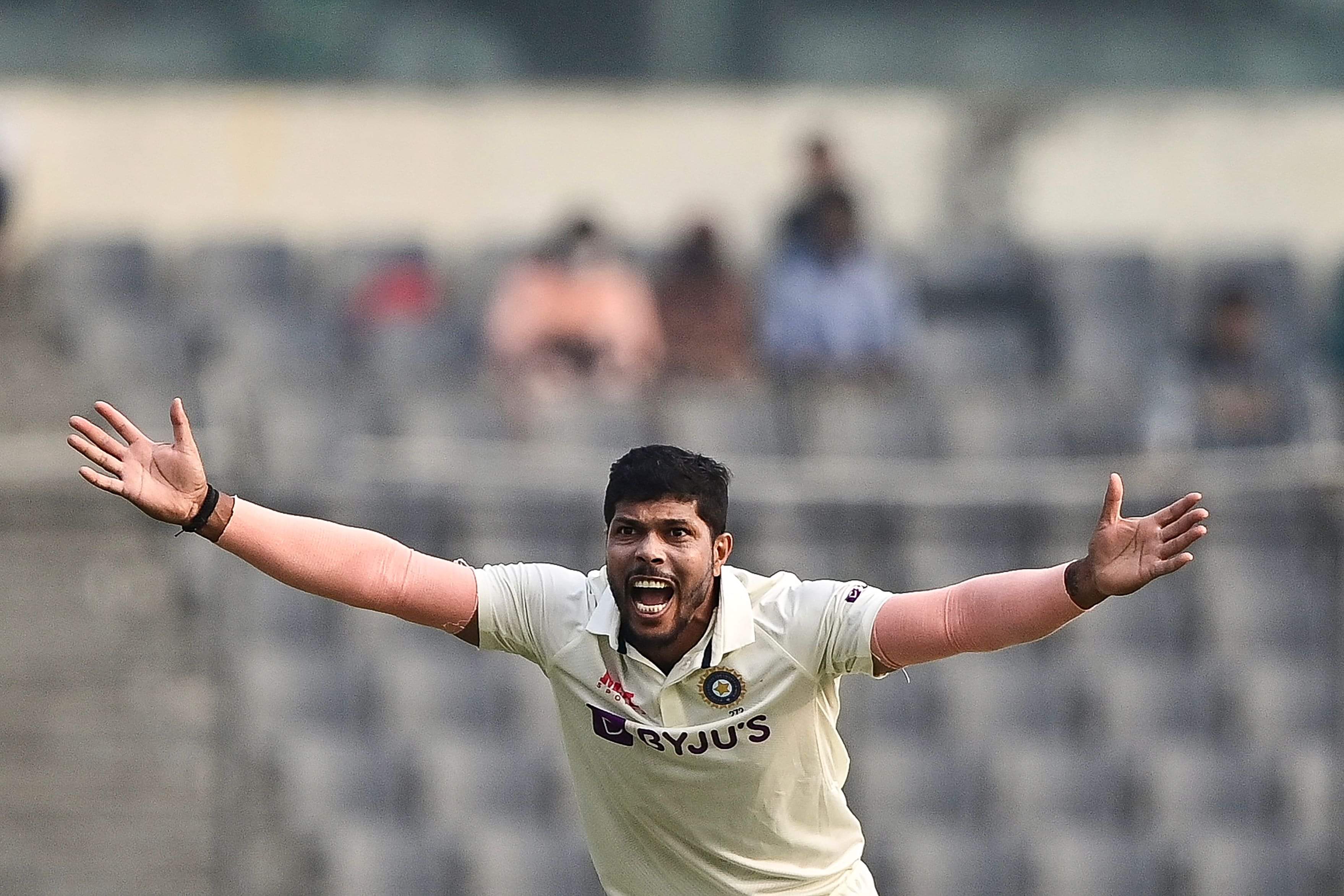 Stumps: Umesh, Ashwin put IND on top