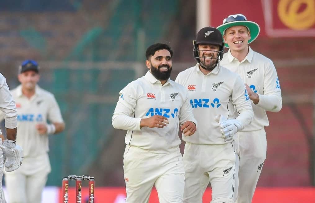 As it happened: Spinners dismantle Pakistan after Shakeel's hundred