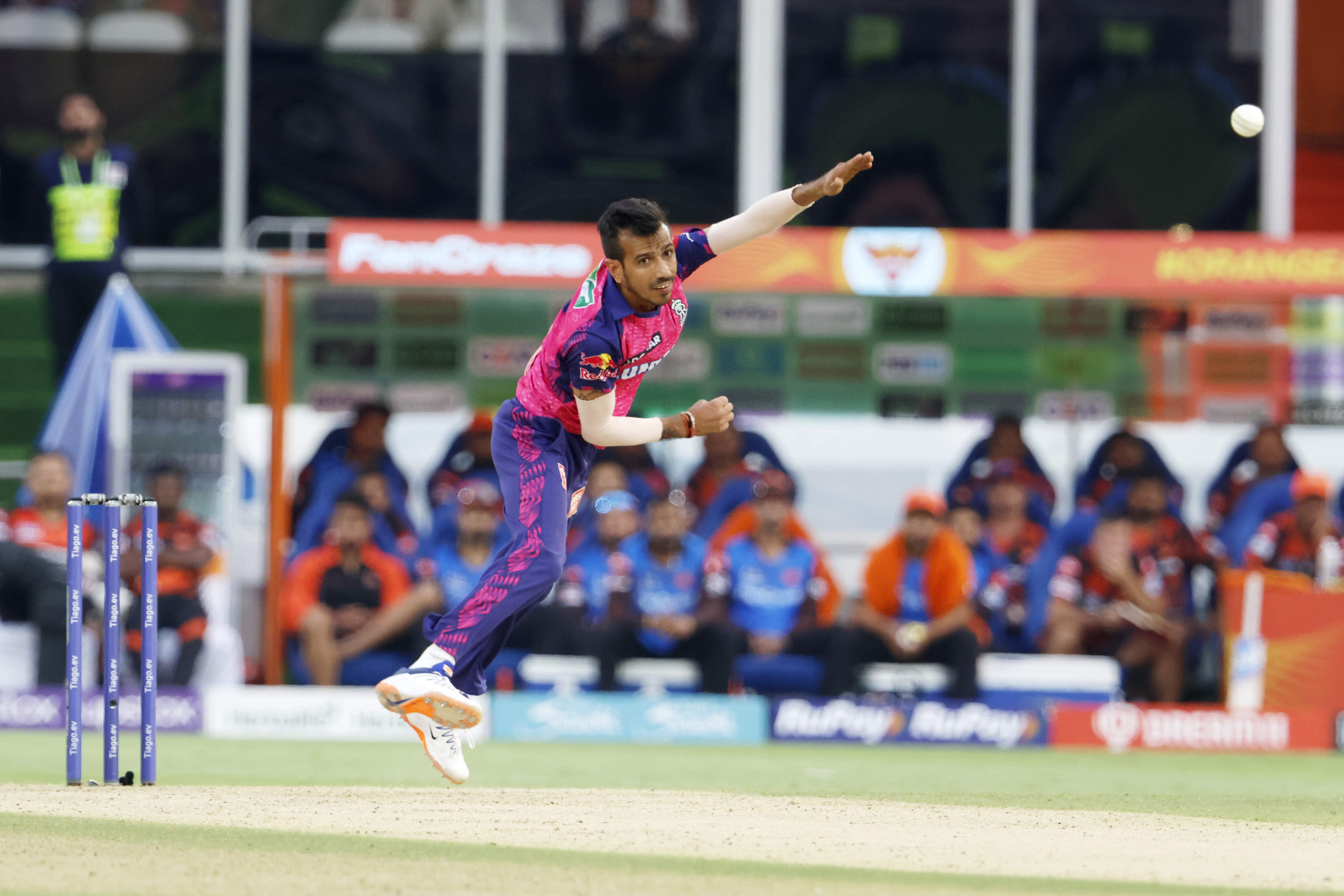 Clinical Royals thrash listless Sunrisers by 72 runs 