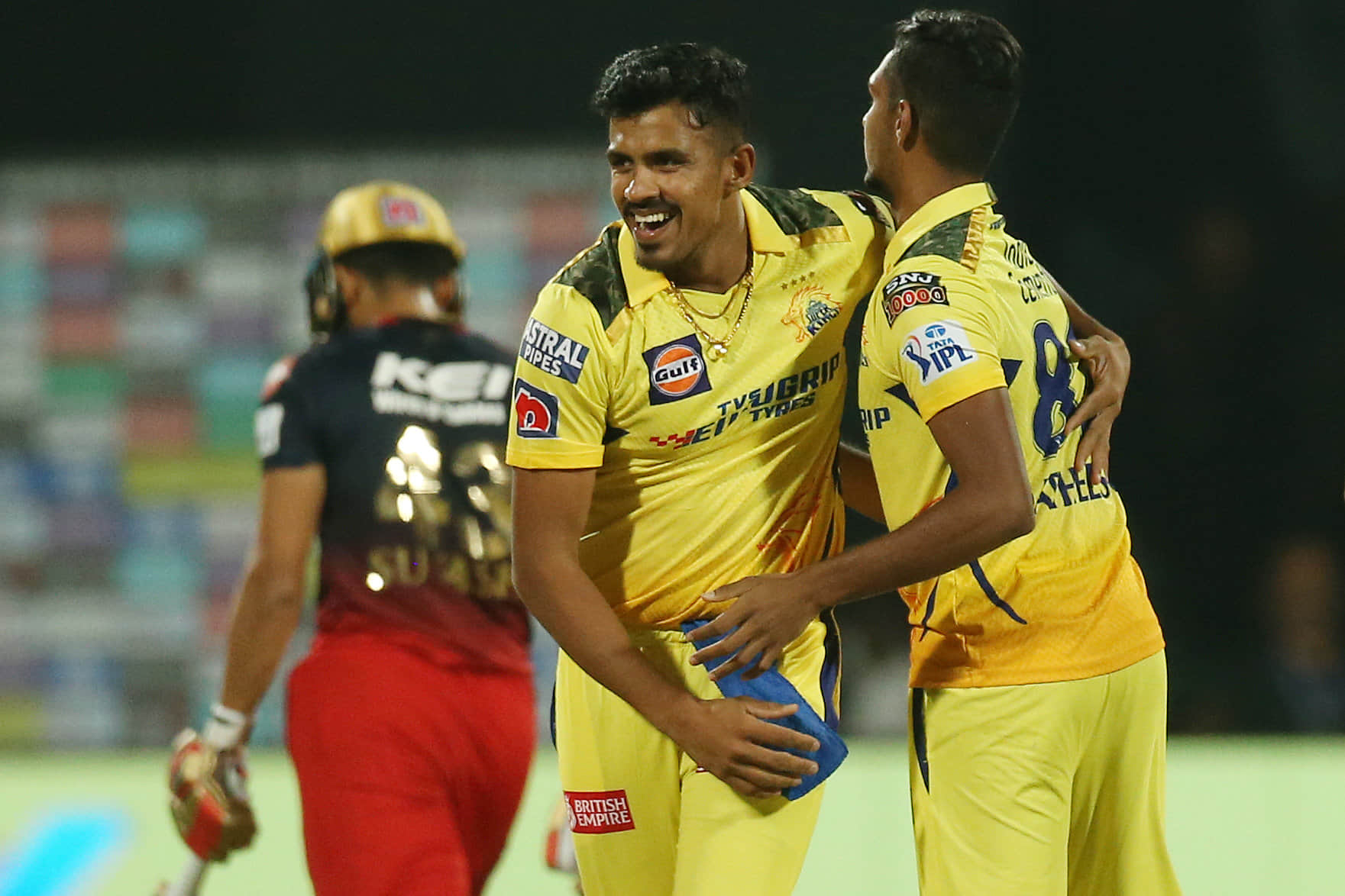 Chennai prevail despite du Plessis, Maxwell's fiery knocks