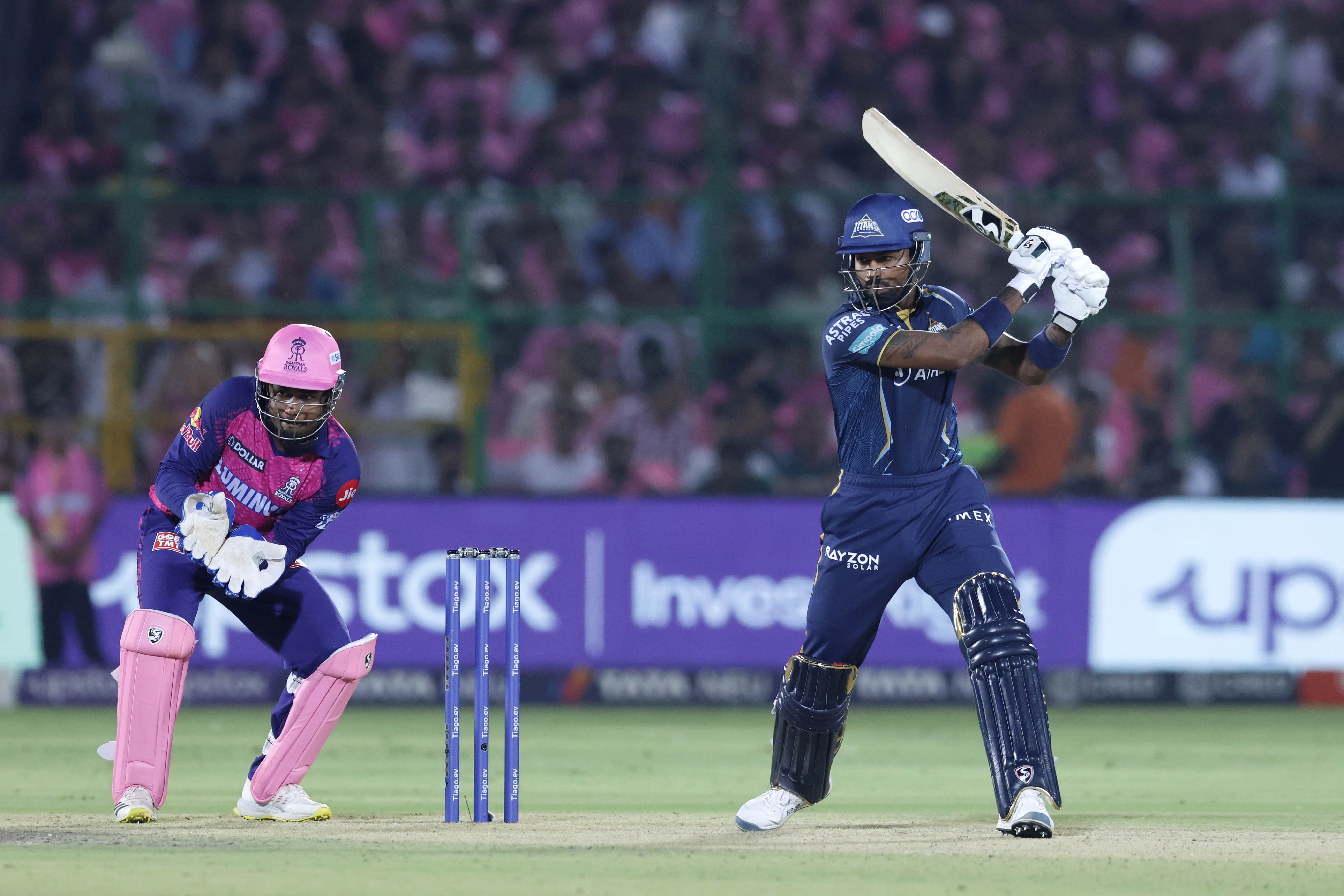 Pandya, Rashid star as Gujarat step closer to a spot in the playoffs