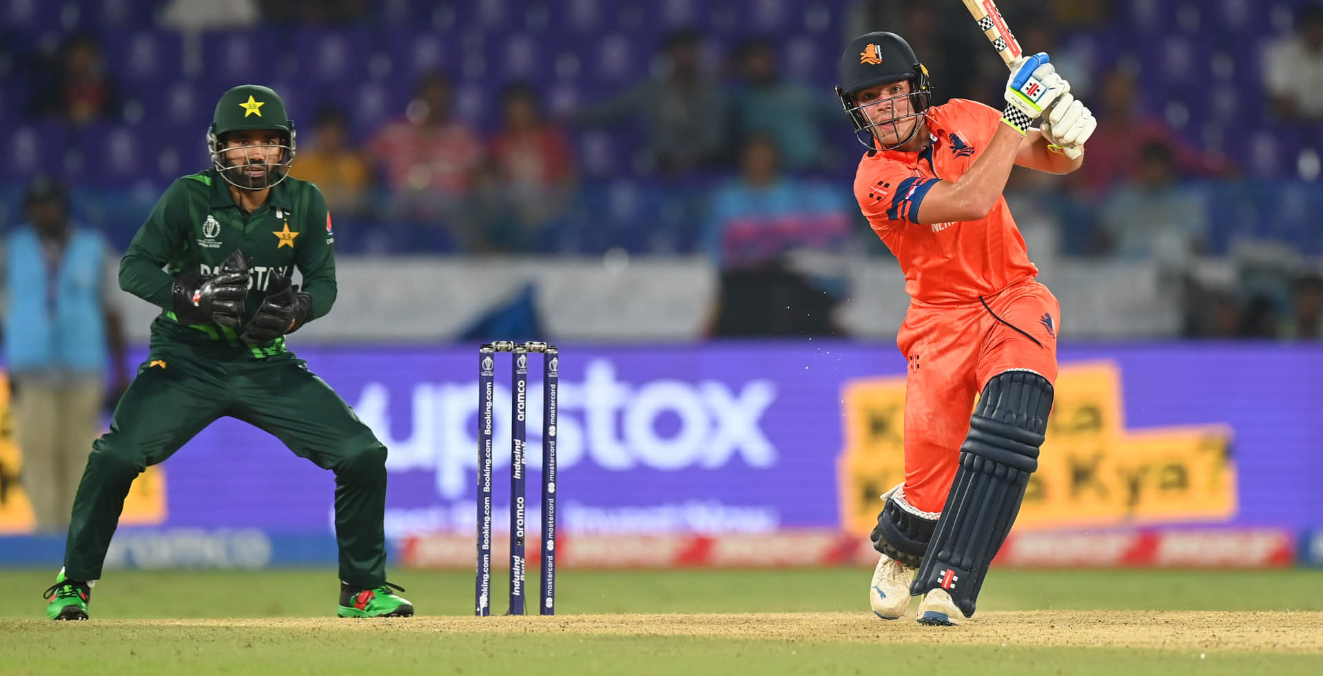 Pakistan overcome Bas de Leede's all-round brilliance