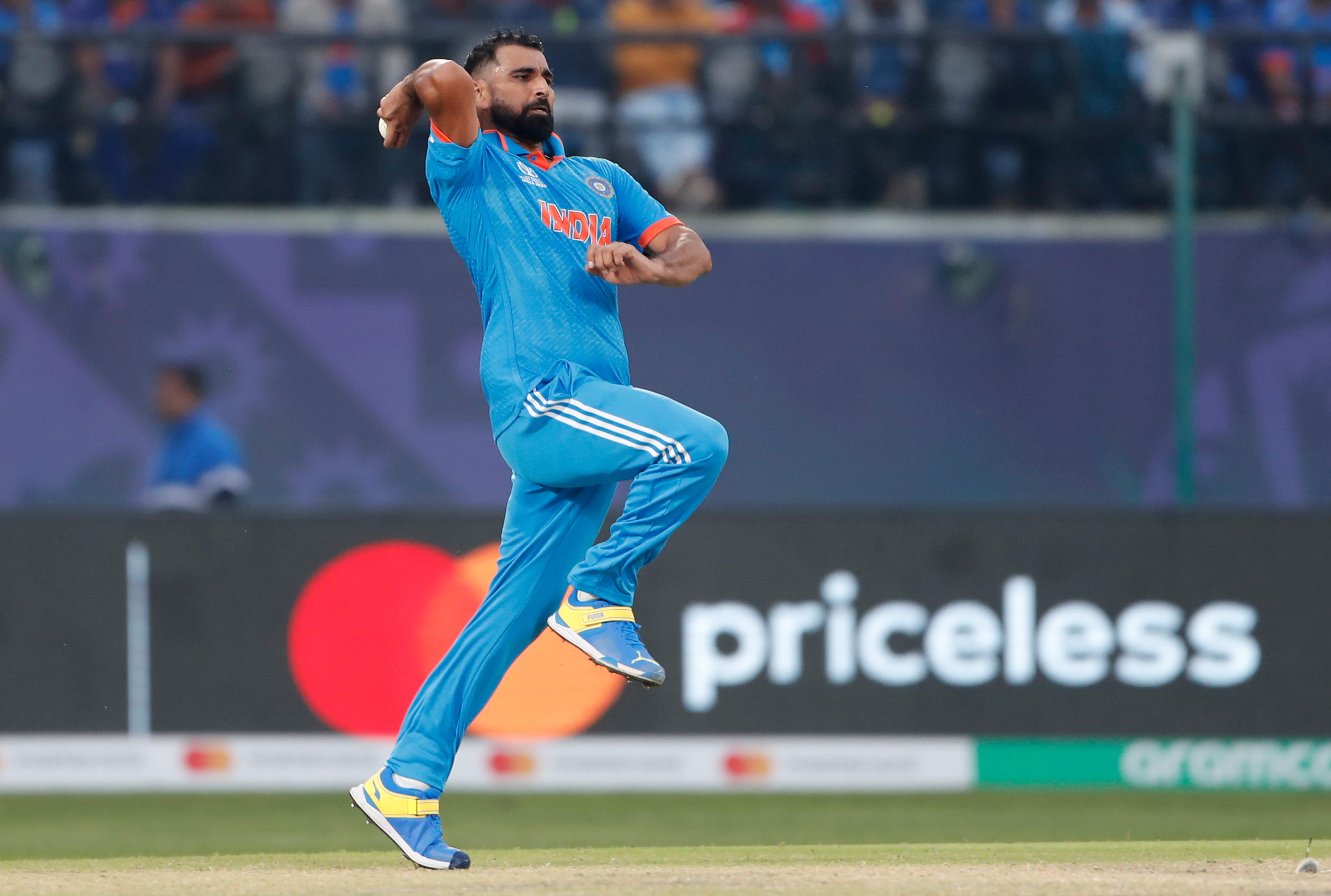 Shami, Kohli secure India a 4-wicket win in a tricky game