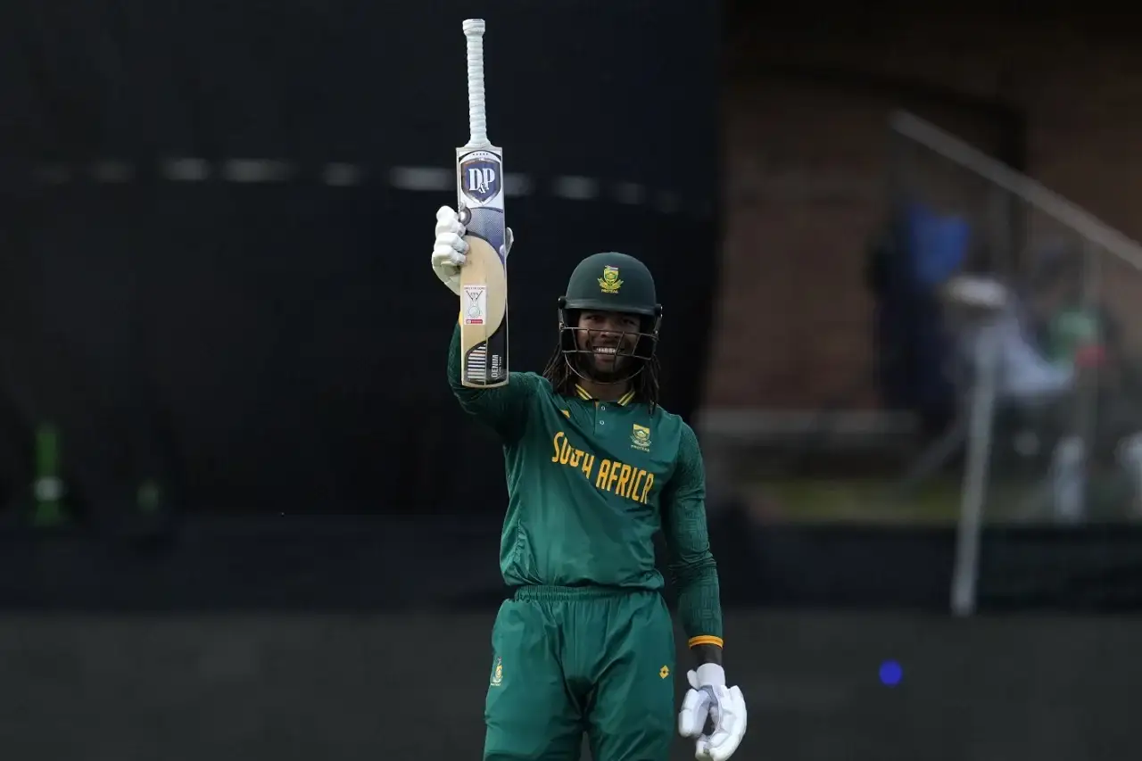 Tony de Zorzi helps South Africa to a dominating 8 wicket series-levelling win