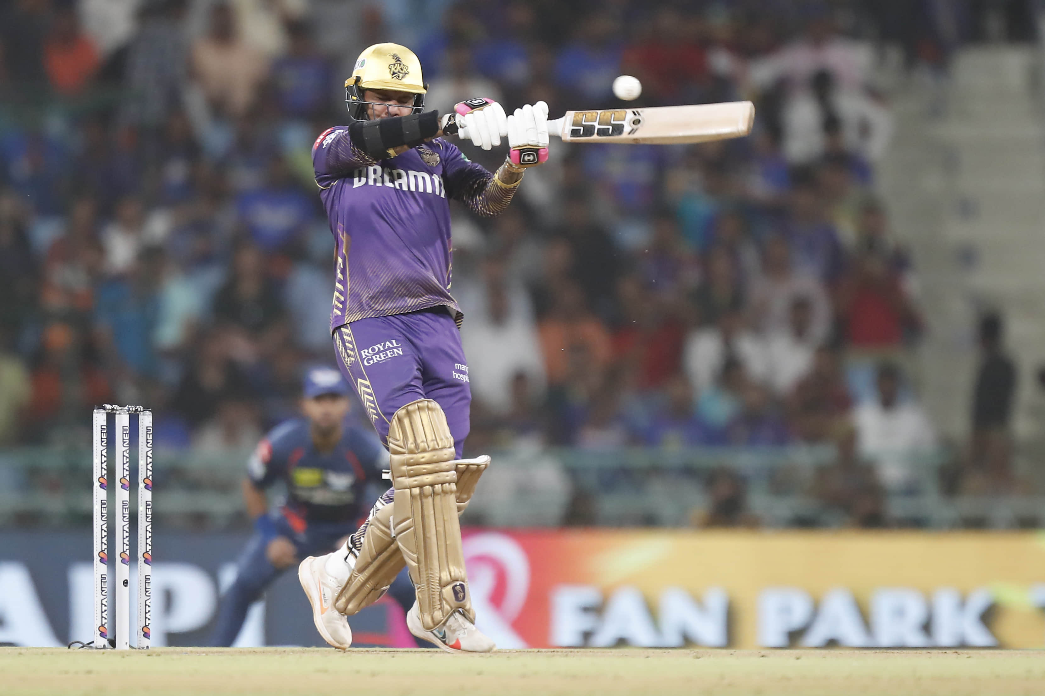 Narine stars again as KKR move to the top of the table