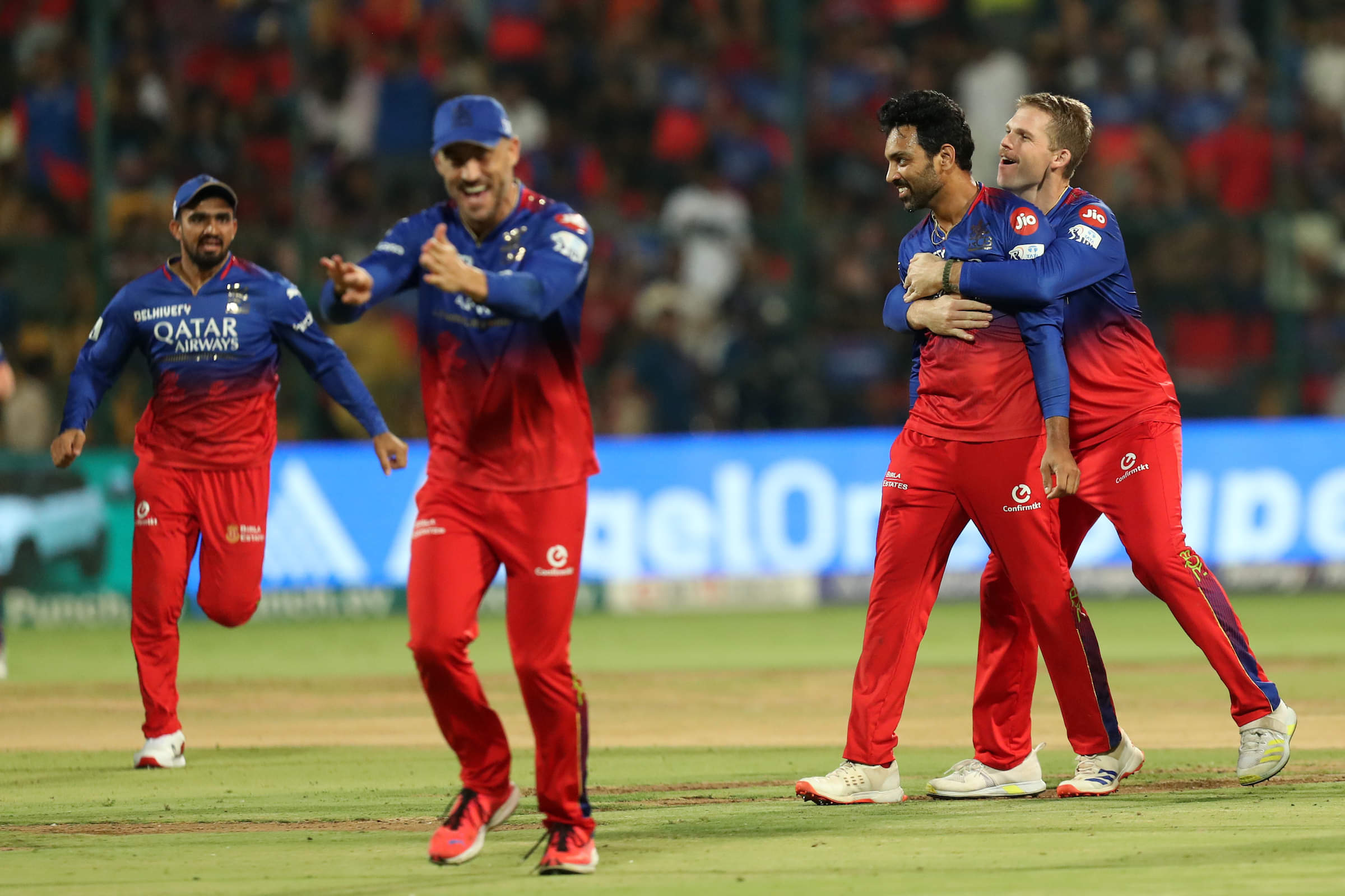 RCB keep playoff hopes alive with fifth win in a row