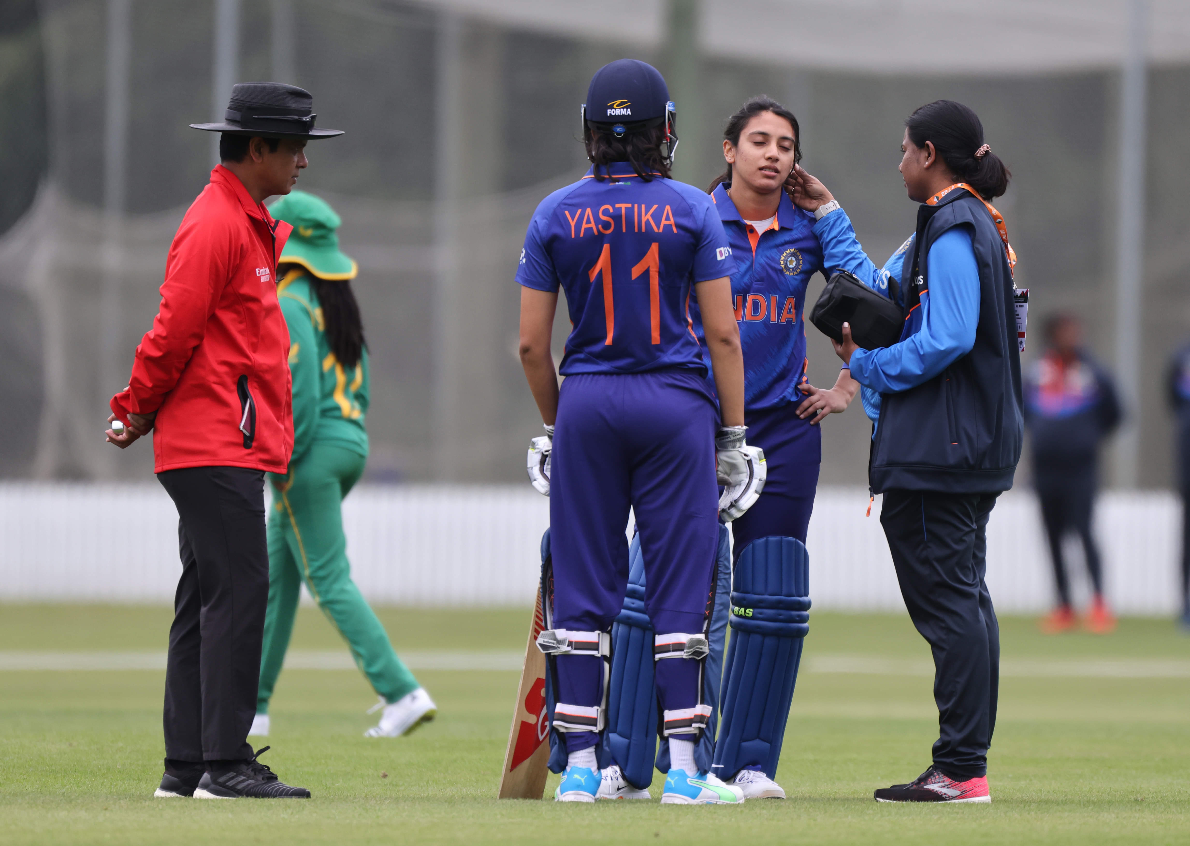 Smriti Mandhana walks off after being hit on head during warm-up match  