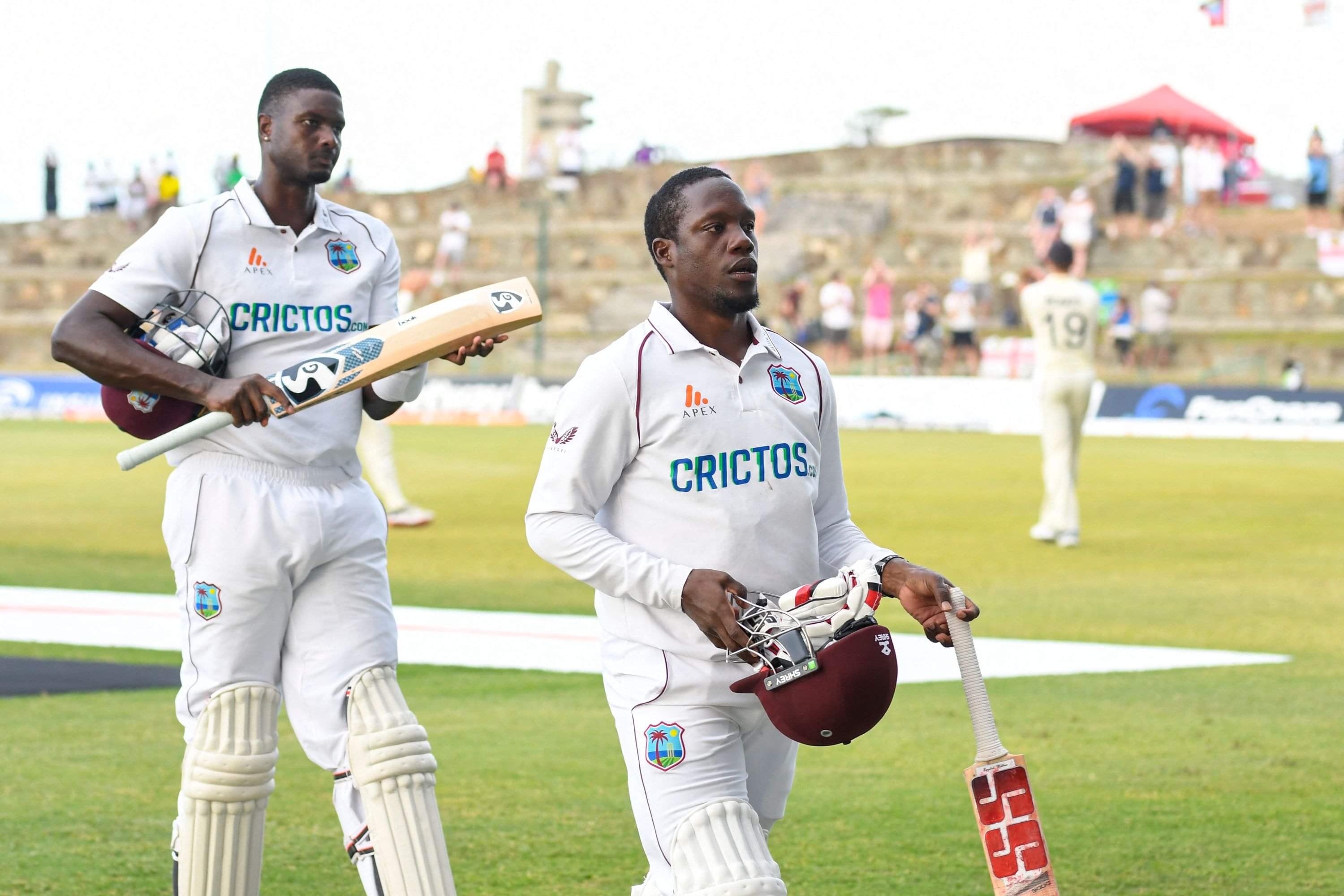 England settle for a draw after Bonner, Holder resistance