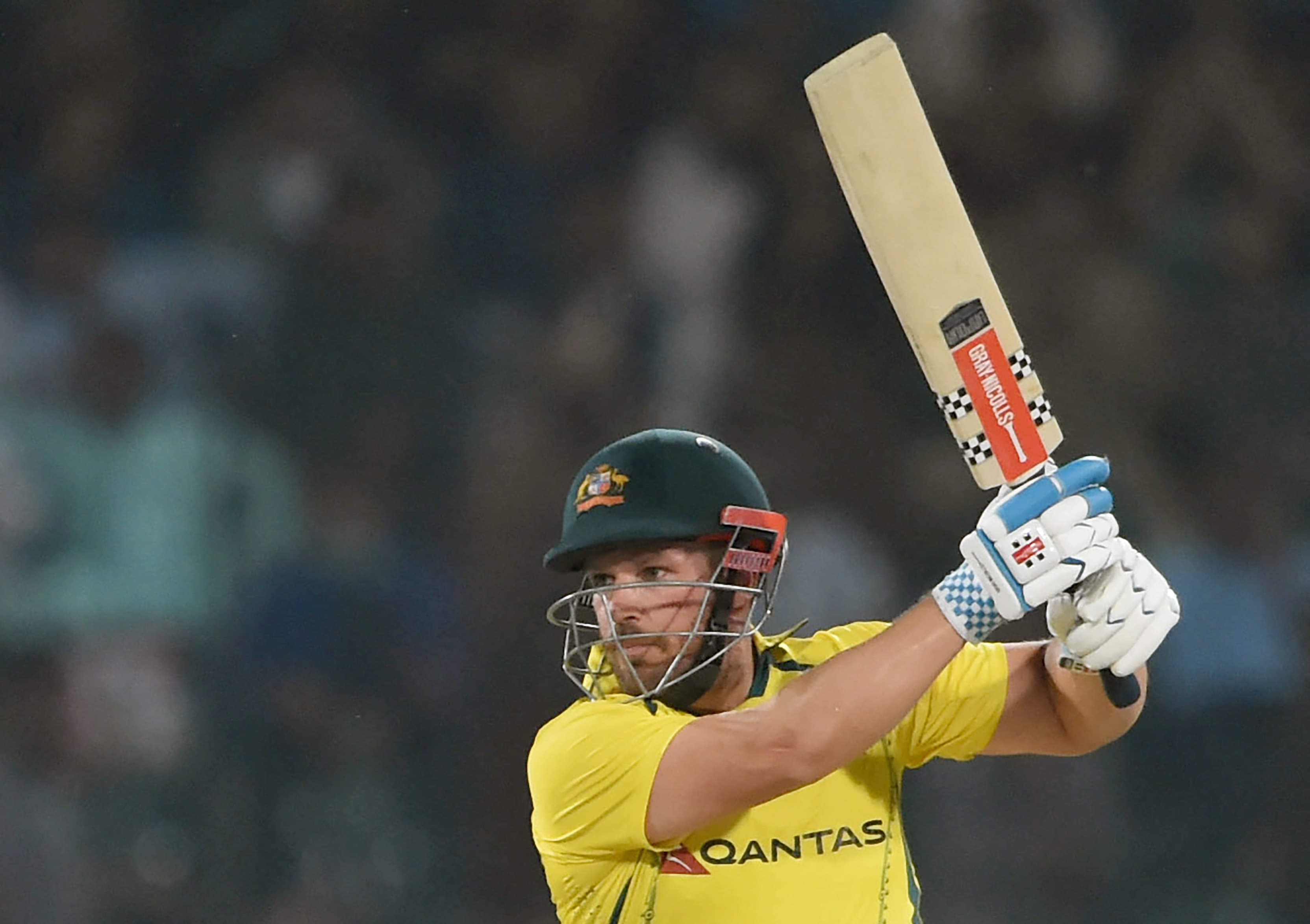 Finch and Ellis help Australia thump Pakistan in T20I