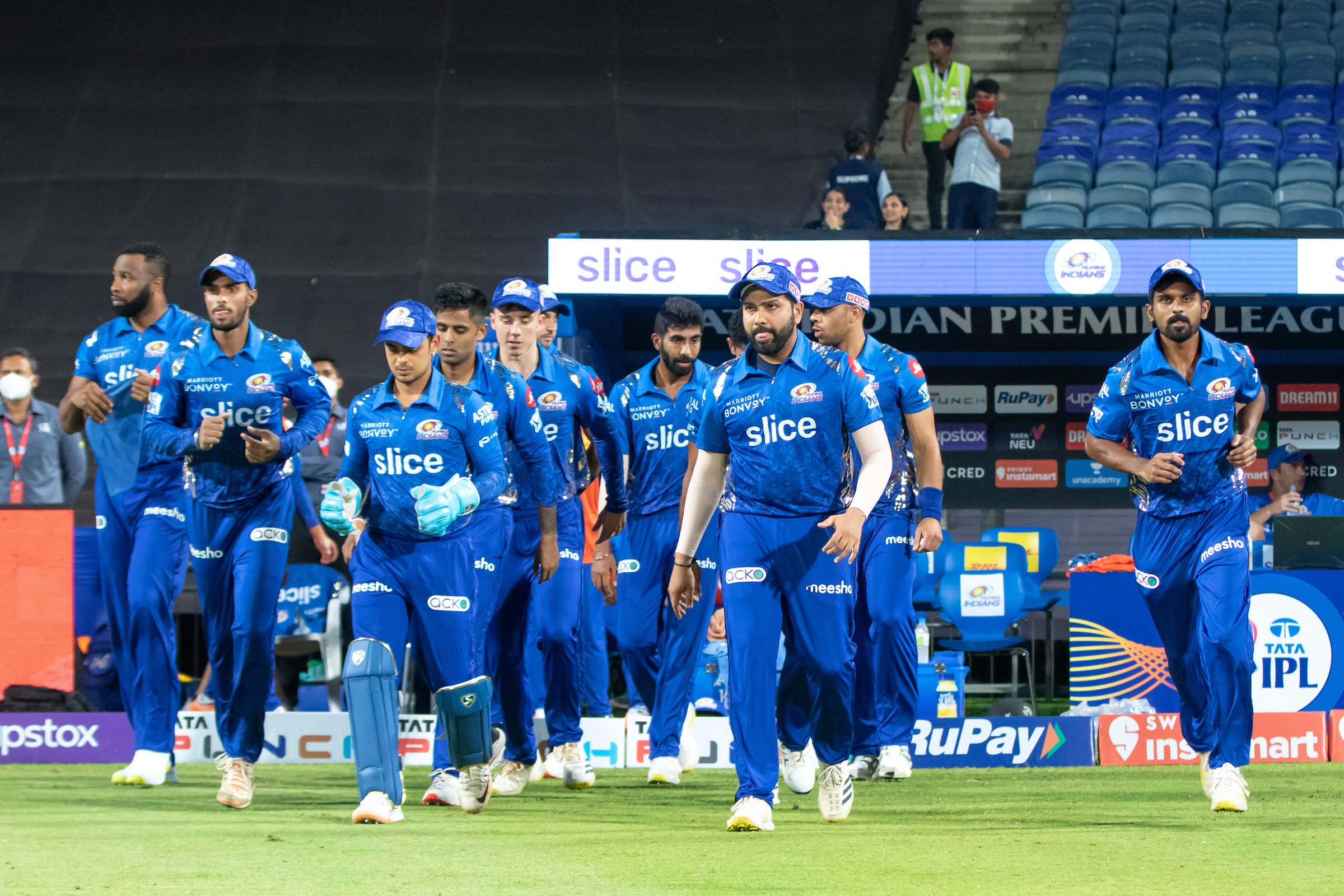 Desperate for a win, Mumbai meet the challenge of full-strength RCB