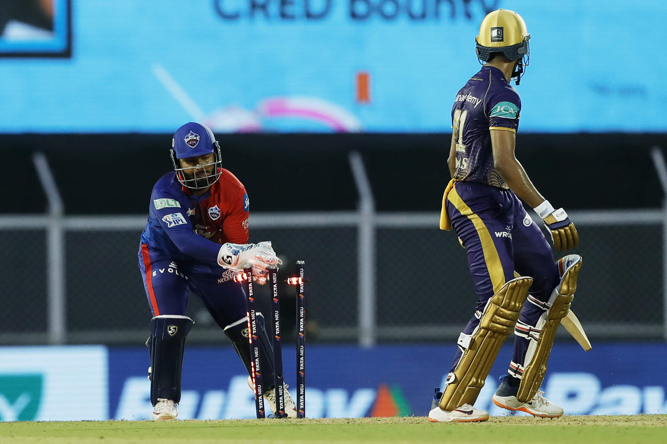 Kolkata, Delhi lock horns in must-win encounter