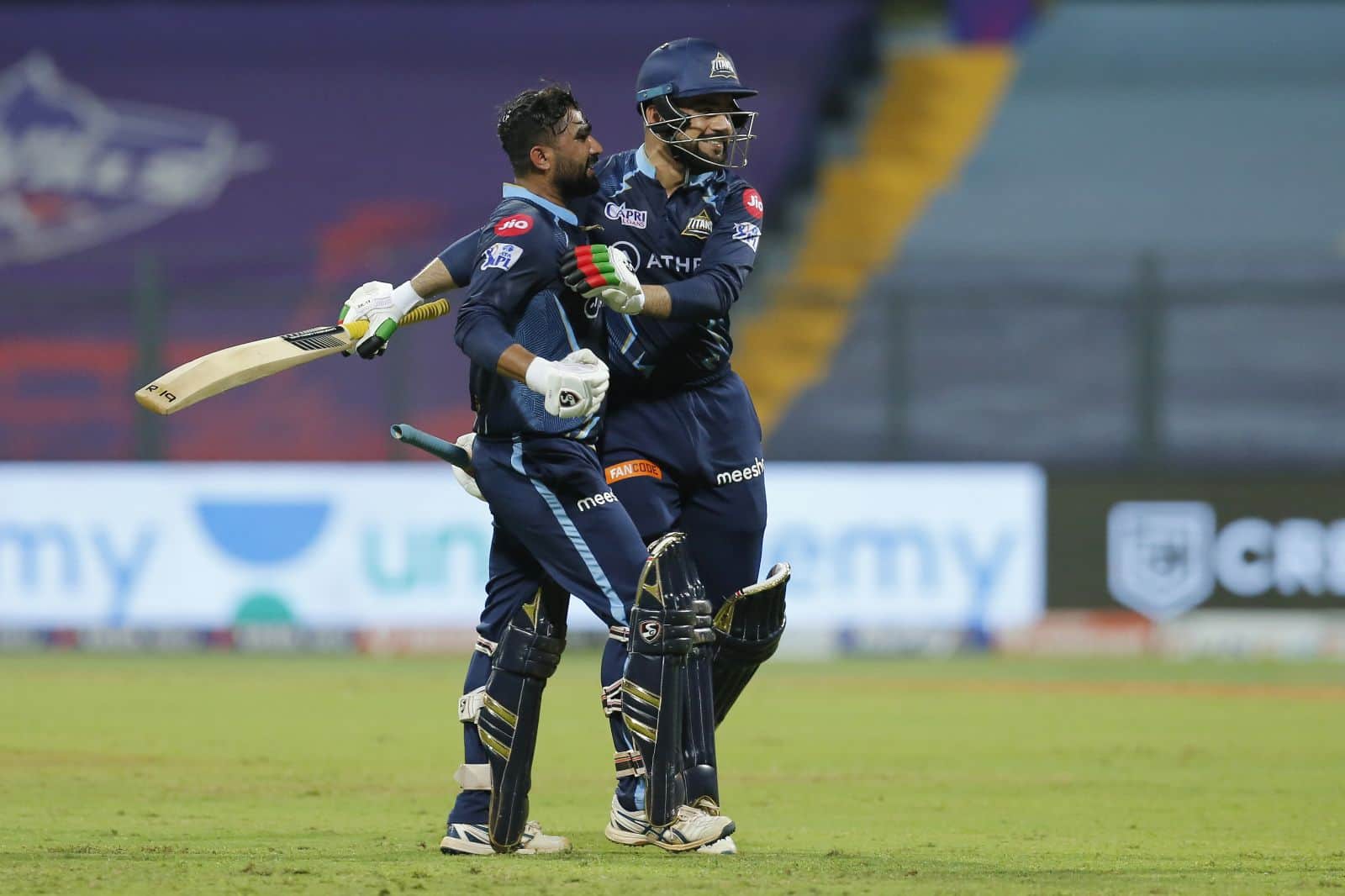 Shashank blitz & Umran’s fiery spell in vain as GT chase 22 in the last over