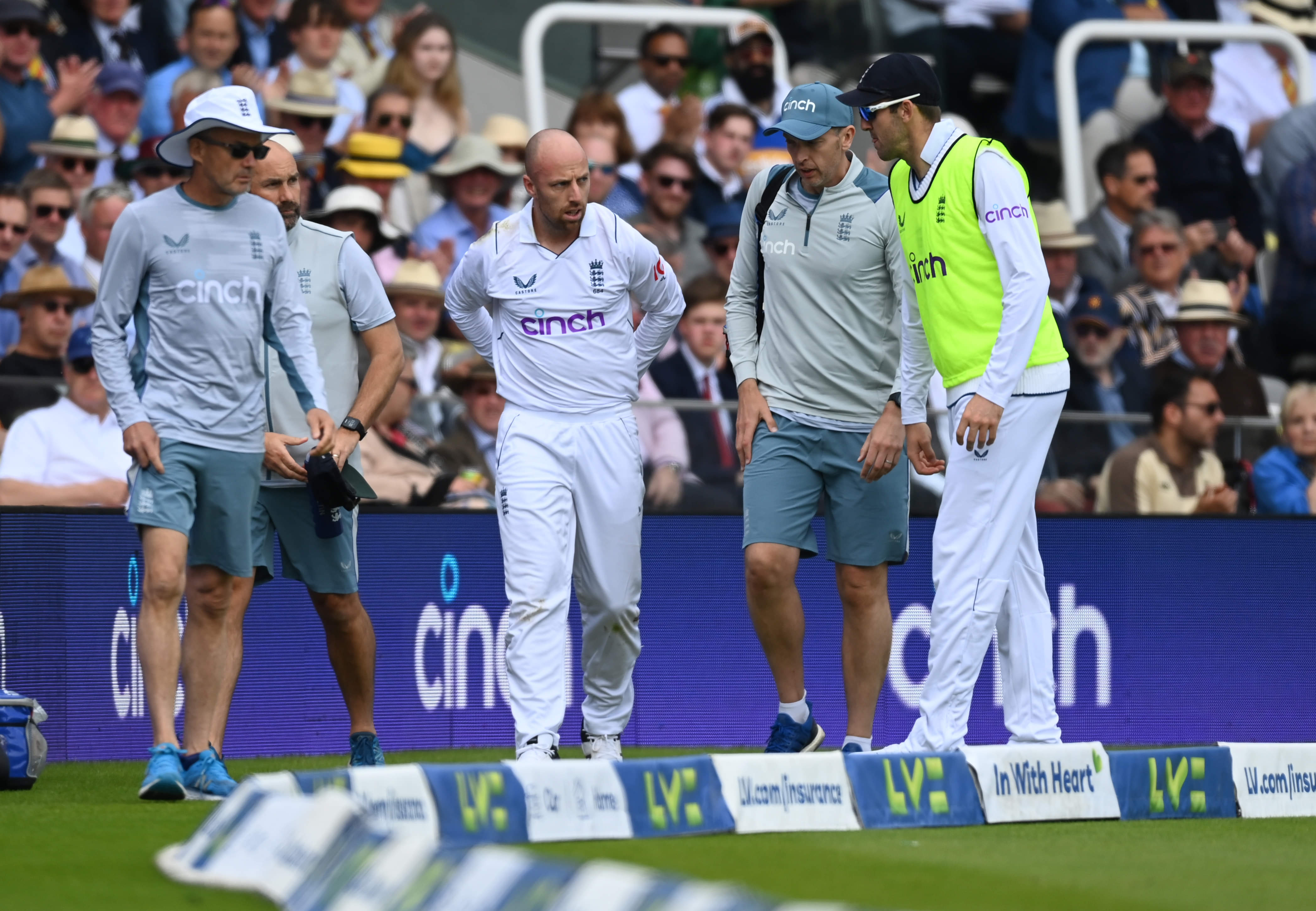 Jack Leach withdrawn from first Test due to concussion symptoms
