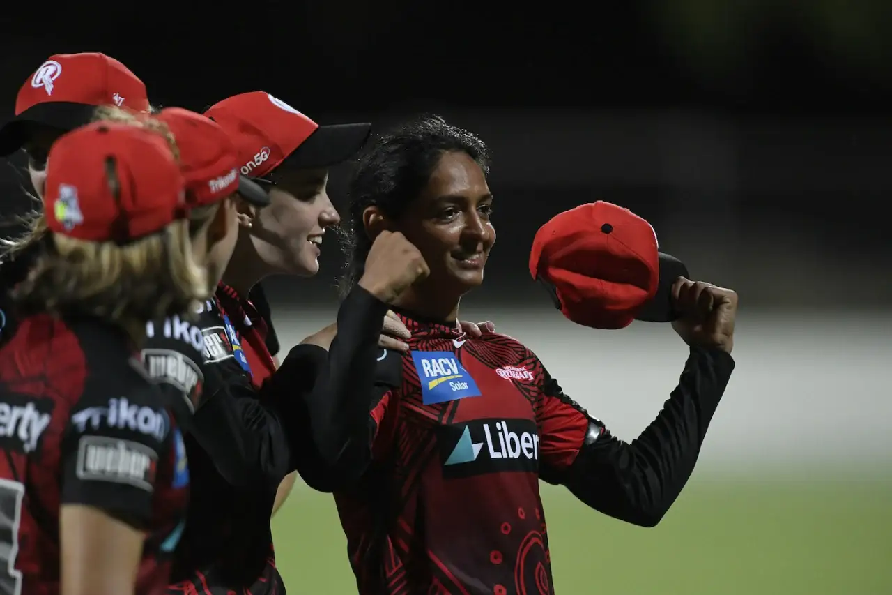 Melbourne Renegades re-sign Harmanpreet for WBBL|08