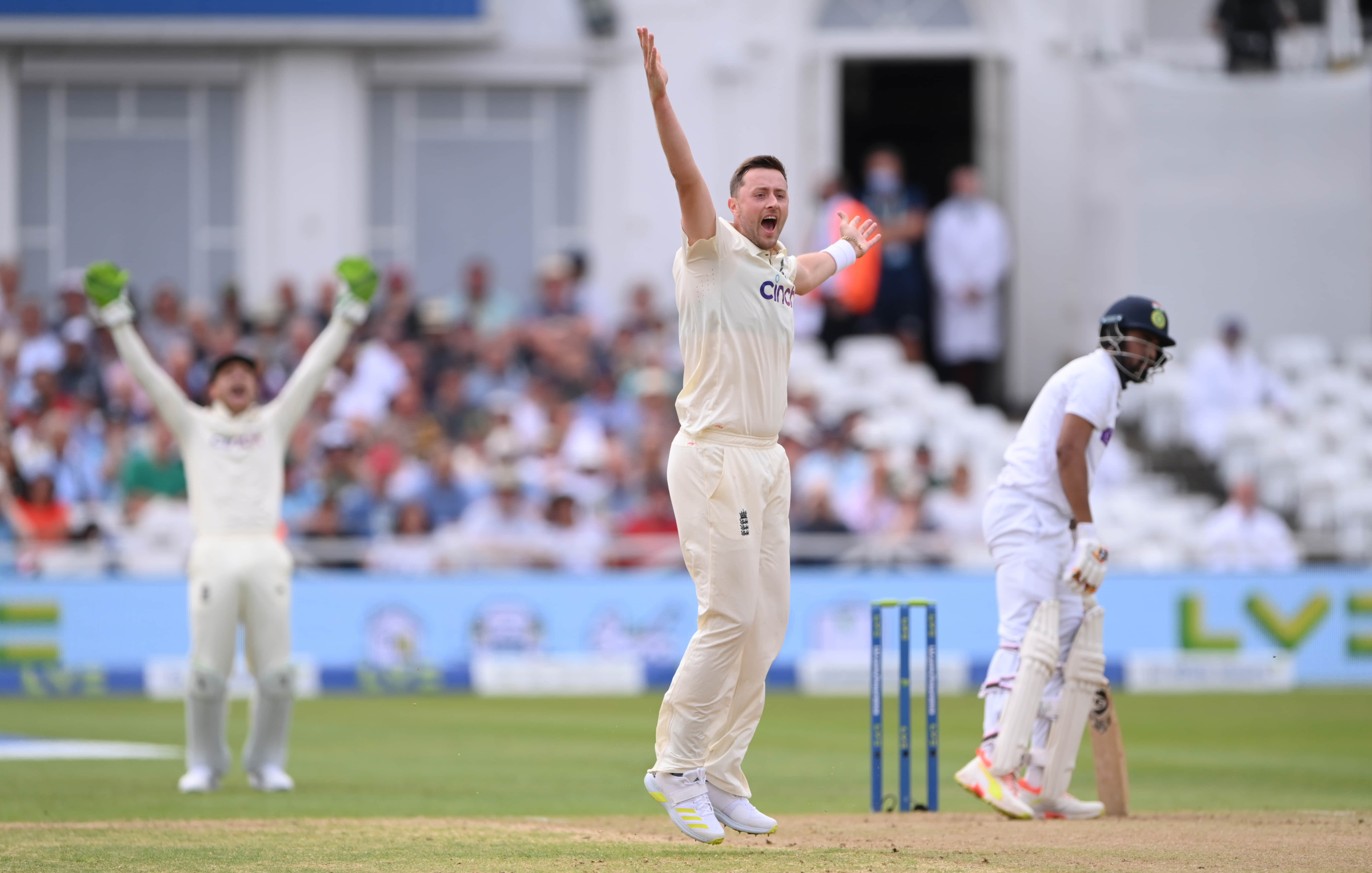 Robinson returns to England squad for first two Tests against SA 