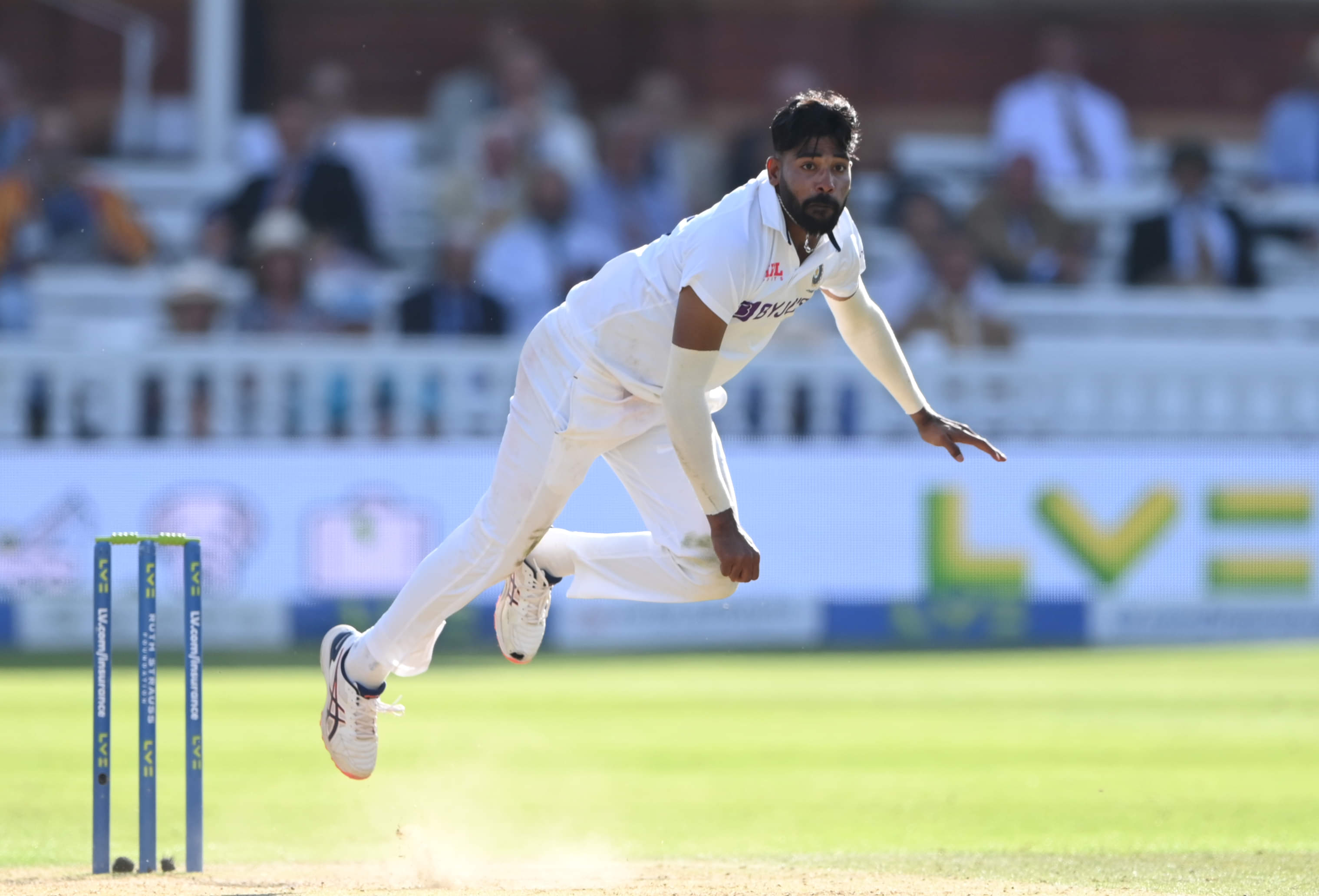 Warwickshire sign Mohammed Siraj for rest of the County season