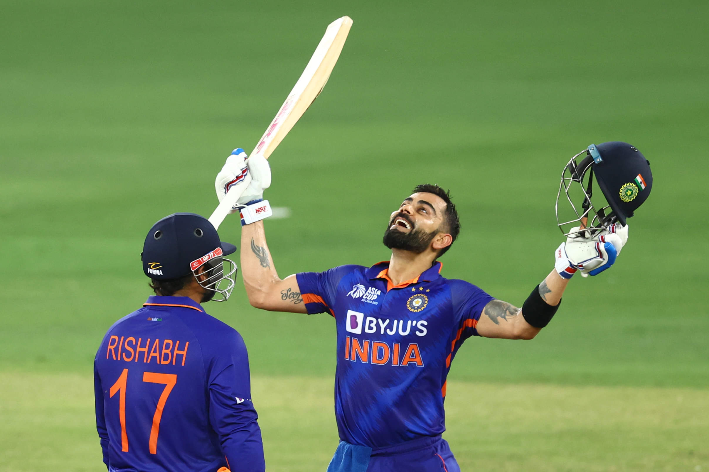 Kohli dedicates 71st hundred to family, thanks team