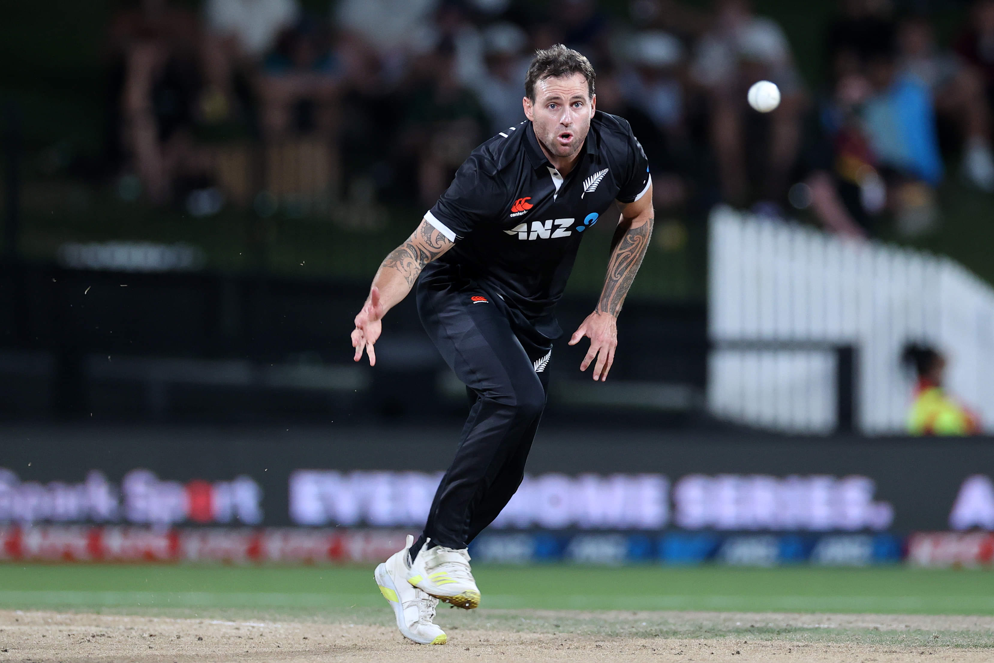 Doug Bracewell replaces injured Matt Henry for Pakistan ODI series