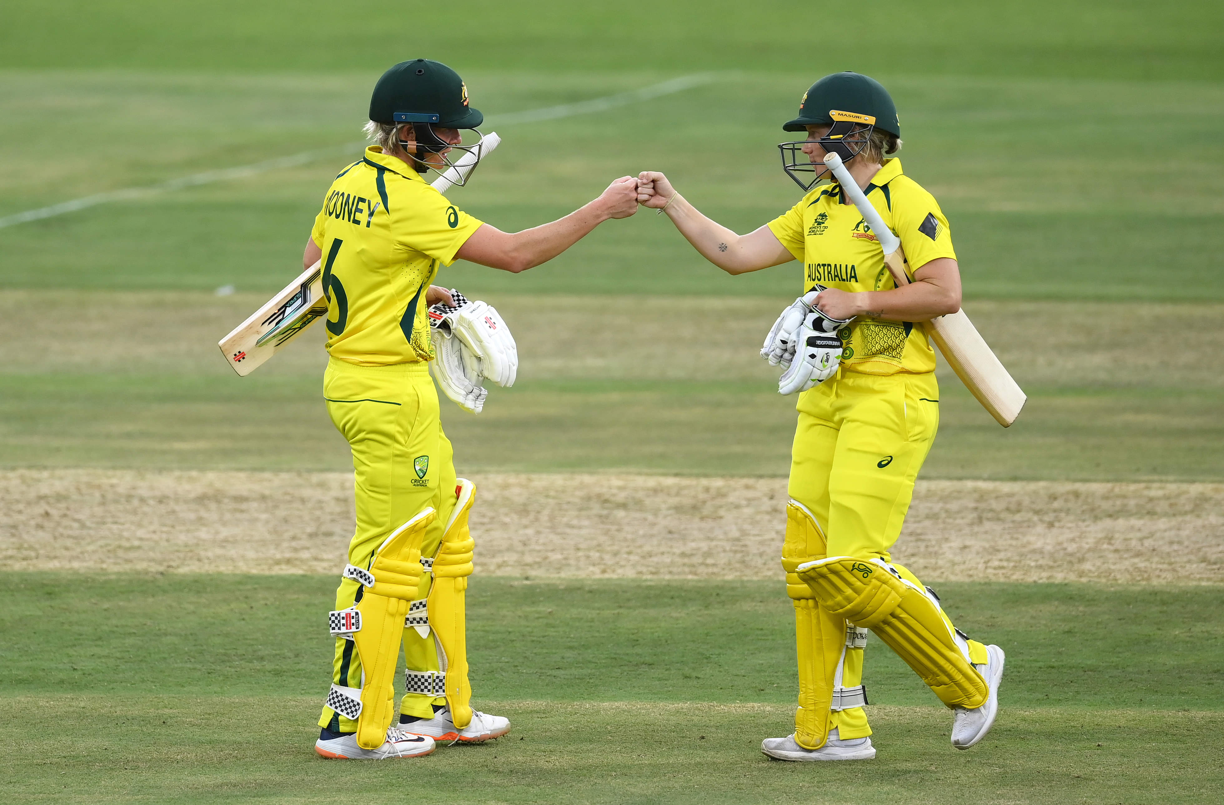 Australia thrash vigourless Sri Lanka to make it three in three