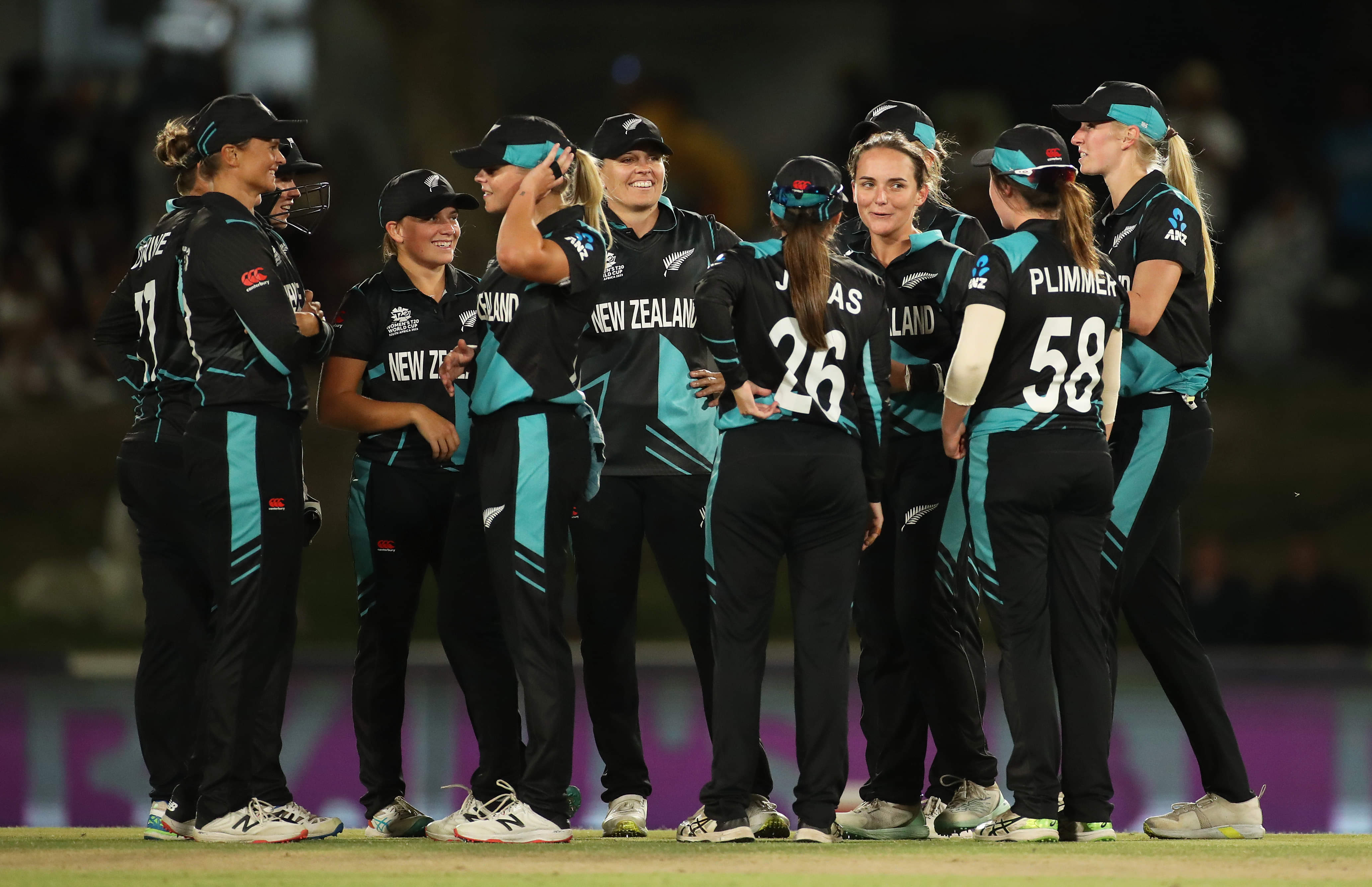 New Zealand keep semi-final hopes alive after thrashing Sri Lanka by 102 runs